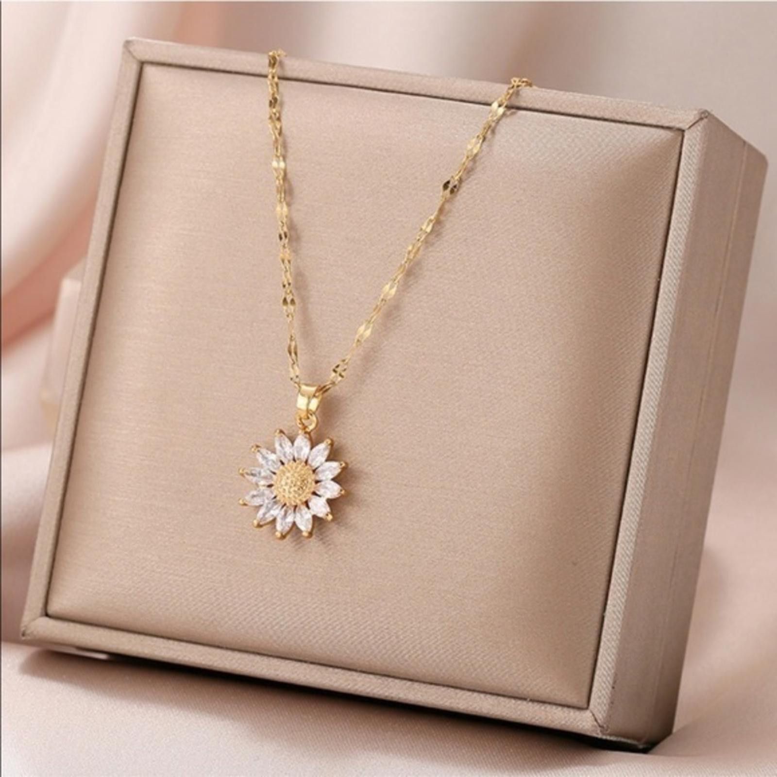 Designer Sunflower CZ Diamond Pendant Necklace 18K Plated Gd NWT Size ONE SIZE - 3 Thumbnail