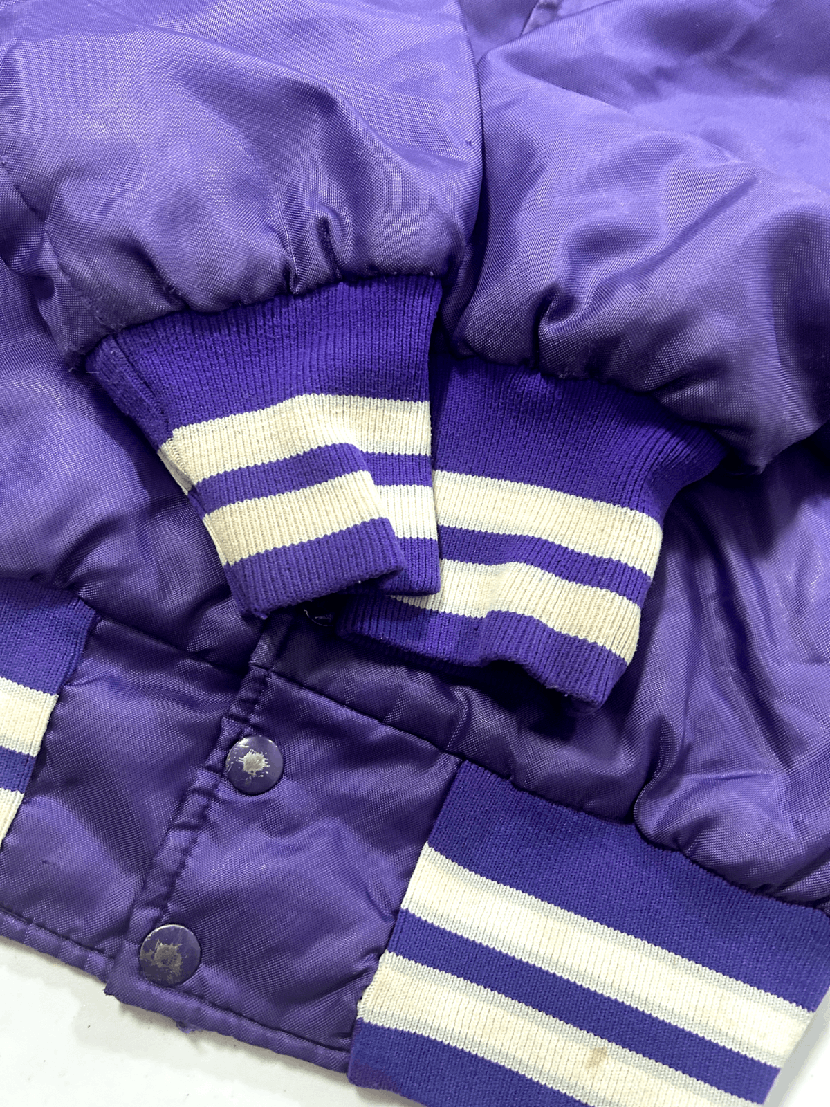 Vintage Vintage 70s/80s Indians Varsity Quilted Lined Button Up Nyl Size US S / EU 44-46 / 1 - 8 Thumbnail