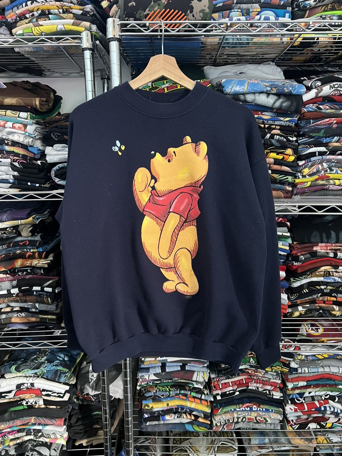 Disney 90s Winnie The Pooh Bee Crewneck Size US L / EU 52-54 / 3 - 1 Thumbnail