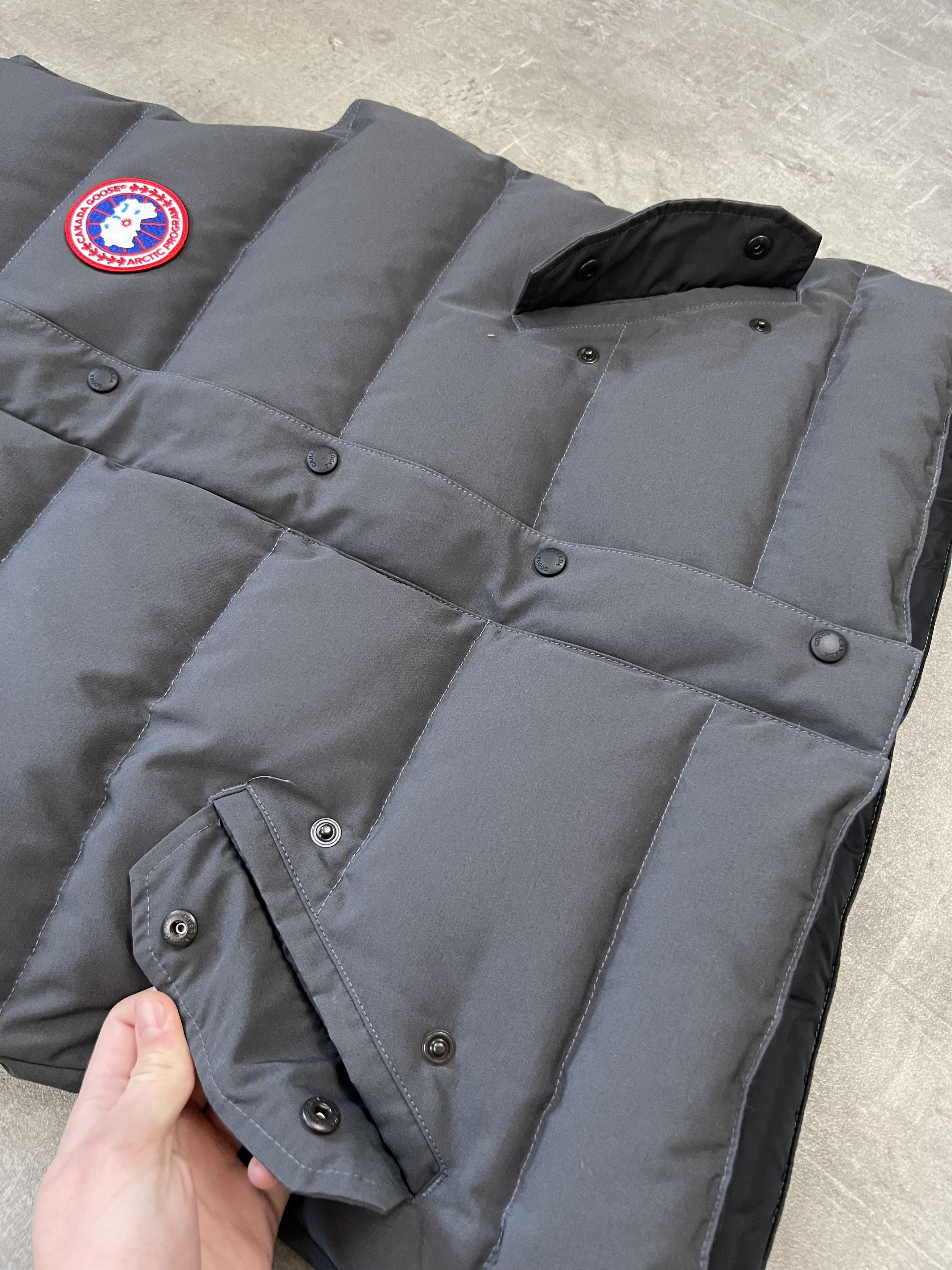 Canada Goose canada goose vest size XL Womens legit luxury Size XL / US 12-14 / IT 48-50 - 6 Thumbnail