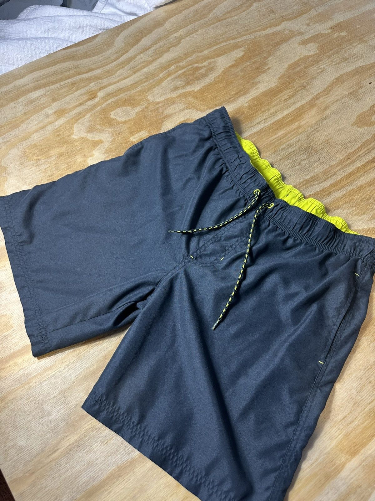 Vintage Men’s Swim Lined Trunks/Suit Polyester Gray & Green Medium Size US 32 / EU 48 - 2 Thumbnail