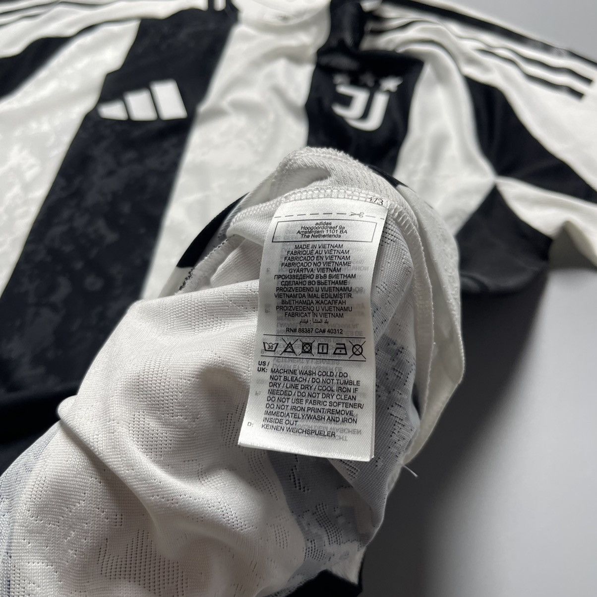Adidas JUVENTUS ADIDAS 2024/2025 FOOTBALL HOME JERSEY #11 GONZALEZ Size US L / EU 52-54 / 3 - 13 Thumbnail