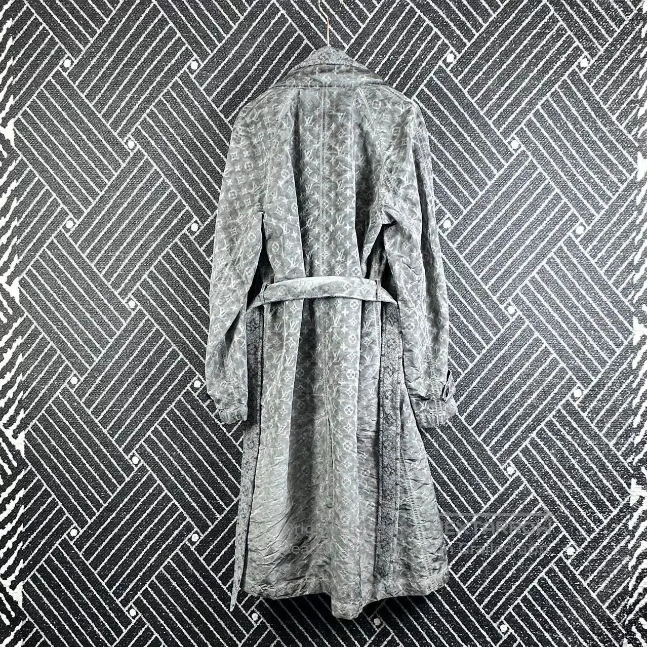 Louis Vuitton Louis Vuitton Monogram Gray Trench Coat. Size M / US 6-8 / IT 42-44 - 2 Thumbnail