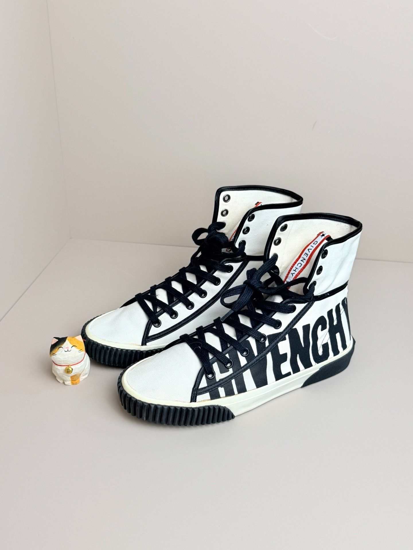 Givenchy Givenchy Canvas Multi Lowtop Sneakers us_8 Women Size US 8 / IT 38 - 1 Thumbnail