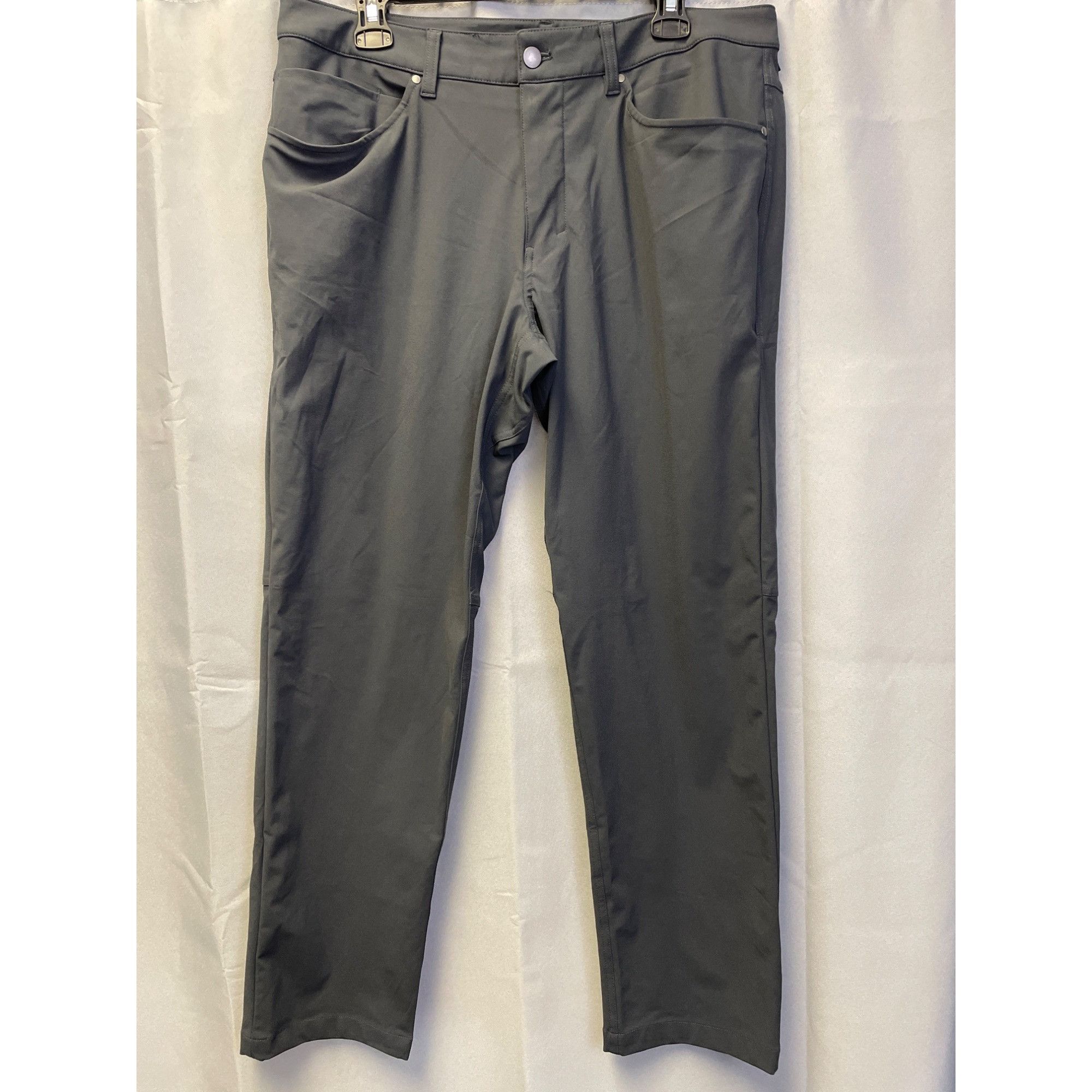 Lululemon Lululemon Men's Gray Casual Flat front Pants Size 34 x 29 SK Size US 34 / EU 50 - 1 Thumbnail