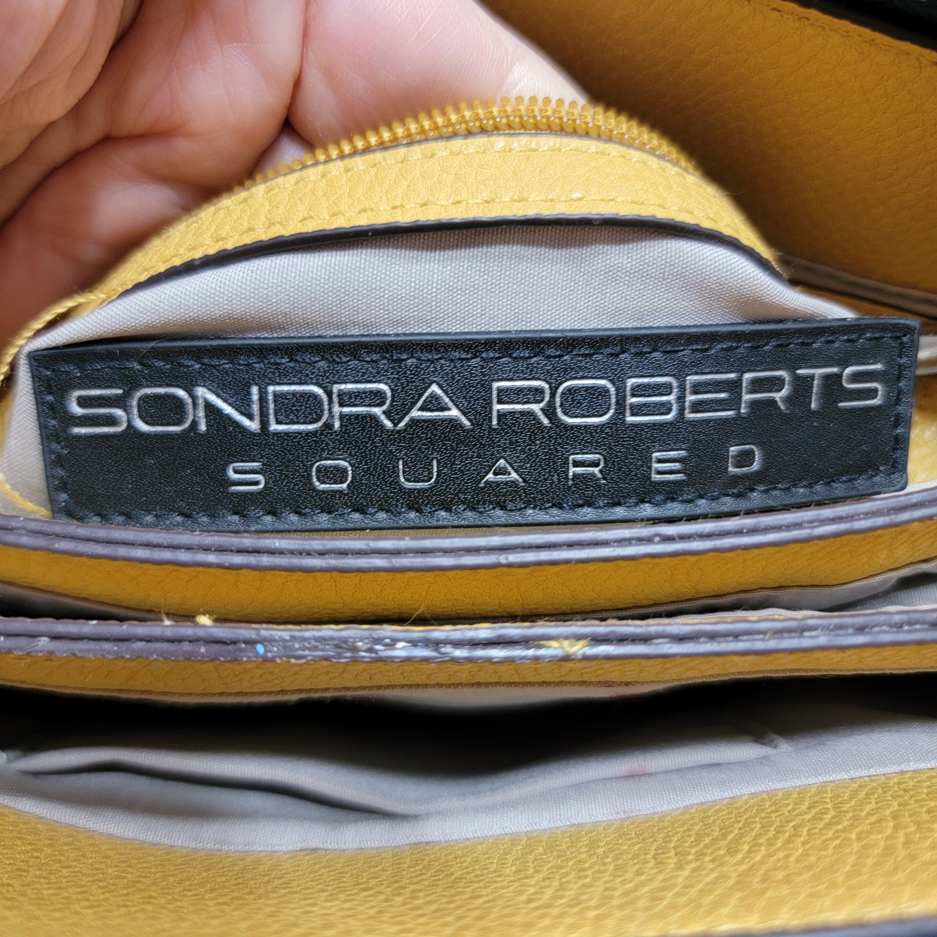 Other Sondra Roberts Crossbody Purse w/ 3 Pockets, Wide Strap Size ONE SIZE - 3 Thumbnail