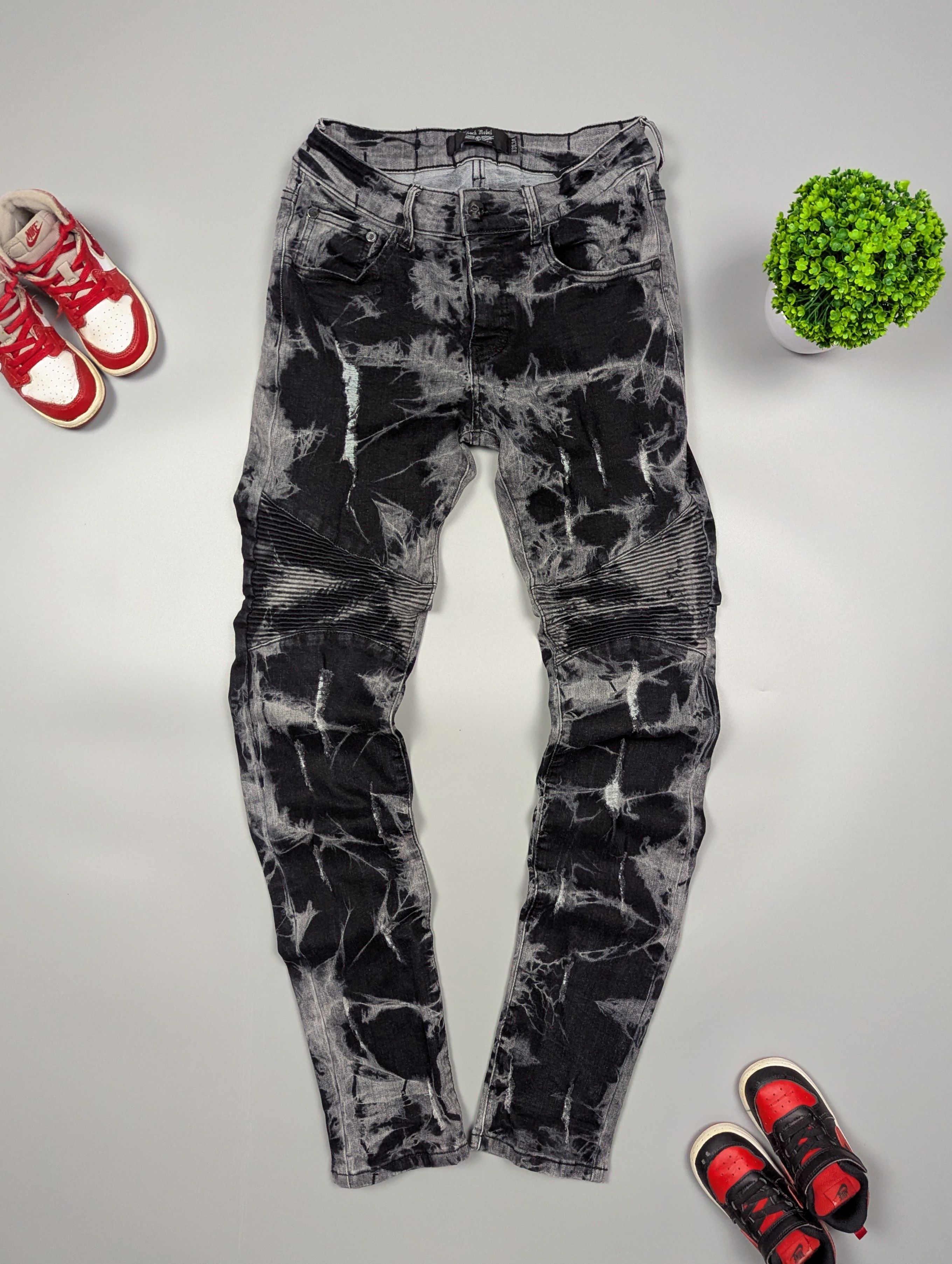 ROCK REBEL Distressed Black/Gray Skinny Jeans With Skulls