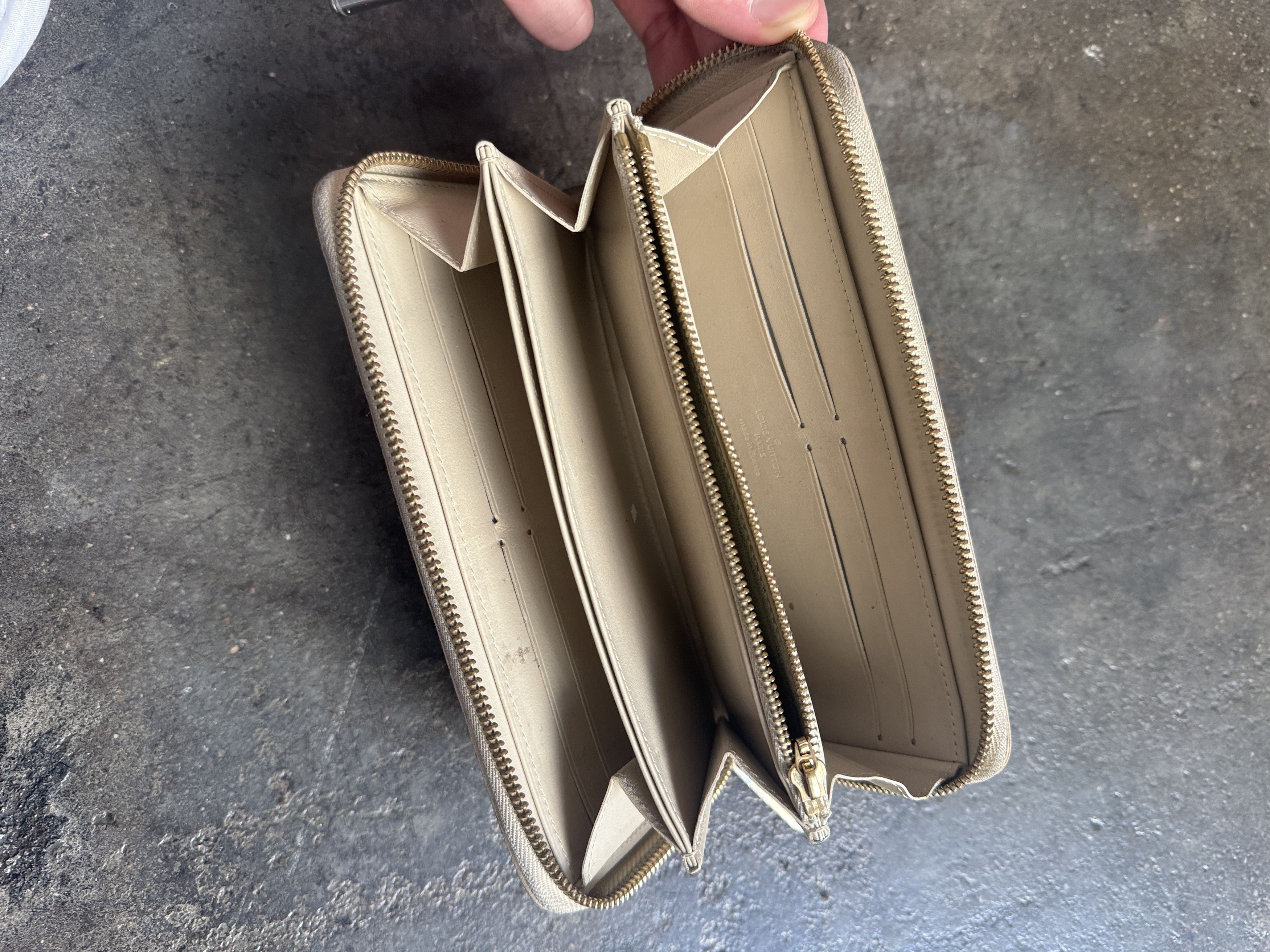 Louis Vuitton Louie Vuitton patent Leather Monogram Zippy Wallet Size ONE SIZE - 3 Thumbnail