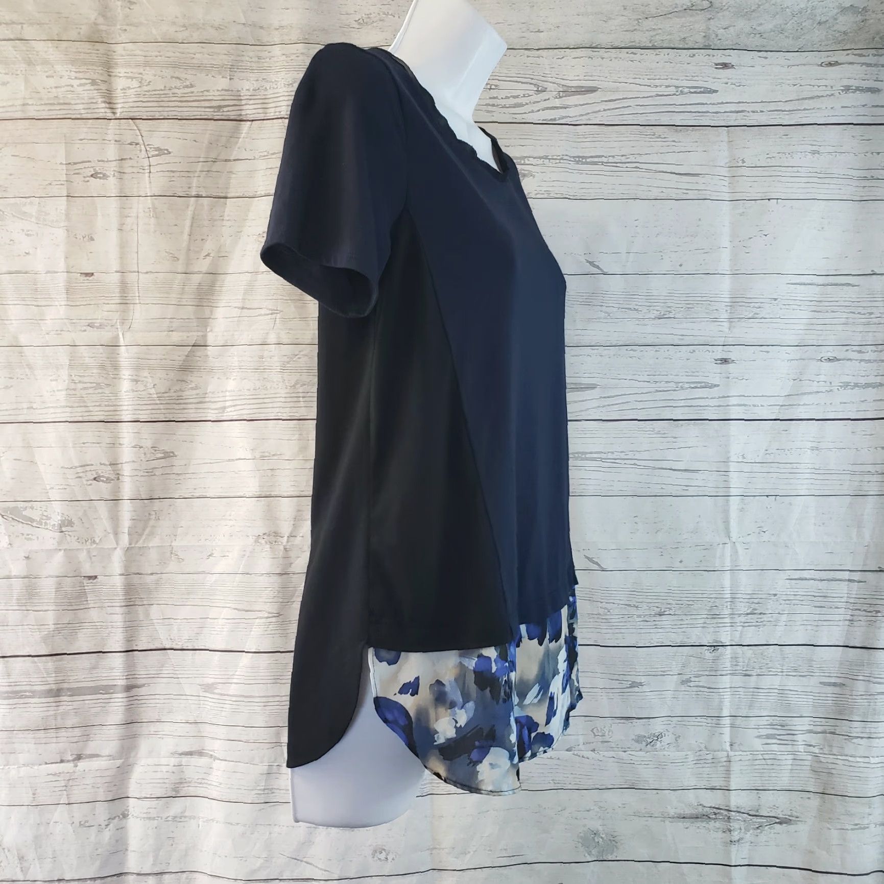 Vintage Simply Vera Vera Wang Womens Shirt Sz Small Blue Black Floral Hem Short Sleeve Size S / US 4 / IT 40 - 3 Thumbnail