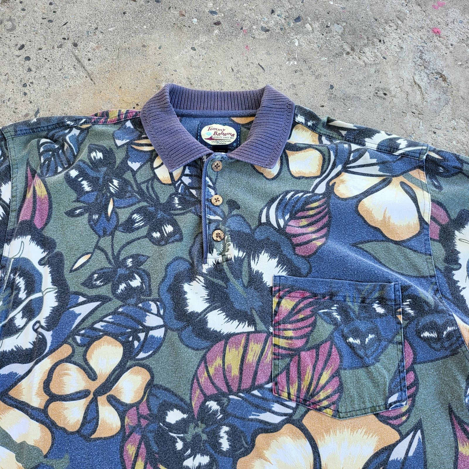 Tommy Bahama Vintage Tommy Bahama Polo Shirt Size L Blue Floral Hibiscus Size US L / EU 52-54 / 3 - 2 Thumbnail