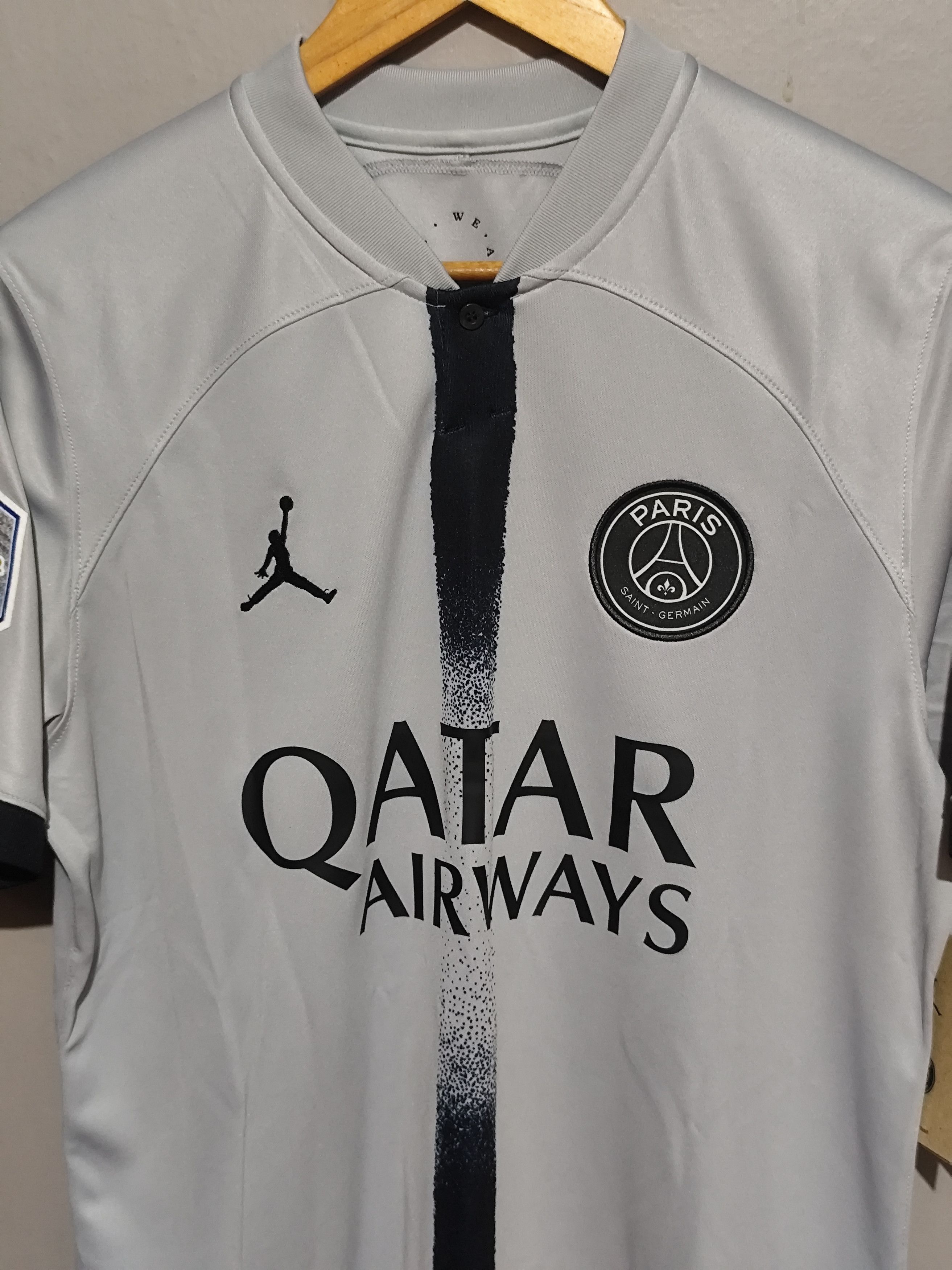 Jordan Brand × Nike Jordan x Paris Saint-Germain (PSG) 2022/23 #30 Messi Jersey Size US M / EU 48-50 / 2 - 3 Thumbnail