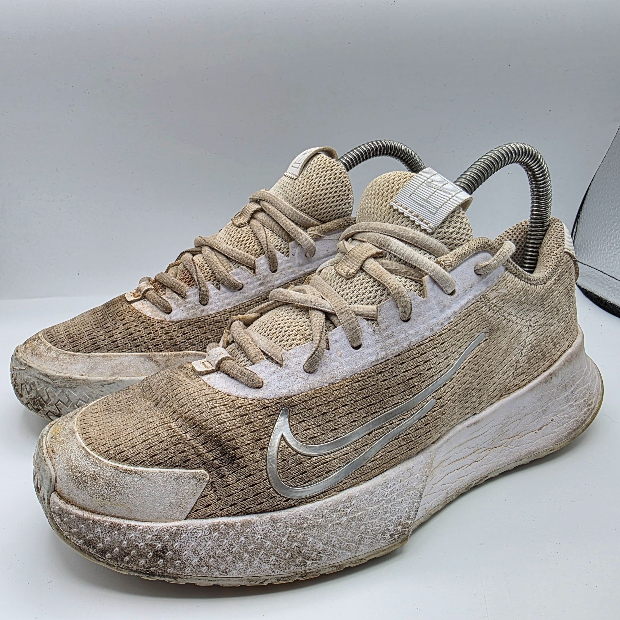 Nike NikeCourt Vapor Lite 2 HC Womens Size 7.5 White Metallic Sil Size US 7.5 / EU 40-41 - 4 Thumbnail