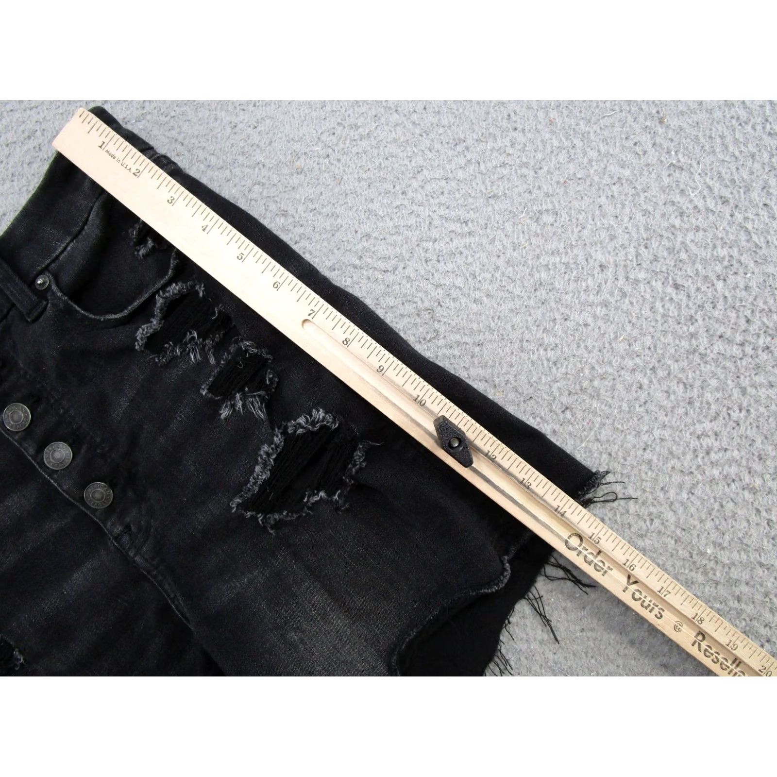 American Eagle Outfitters American Eagle Outfitters Shortie Shorts Button Fly Size 6 Denim Black High Rise 5-Pocket Stretch Womens Casual Summer Vintage No N/A Size 28" / US 6 / IT 42 - 6 Thumbnail