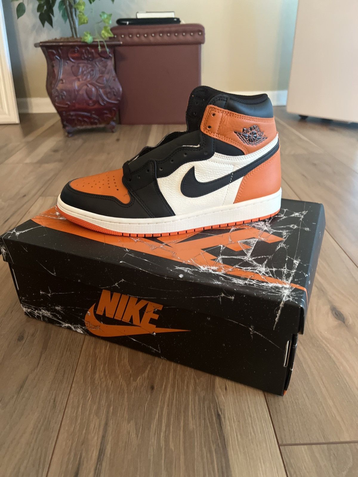 Jordan Brand Shattered Backboard jordan 1 Size US 9.5 / EU 42-43 - 1 Thumbnail