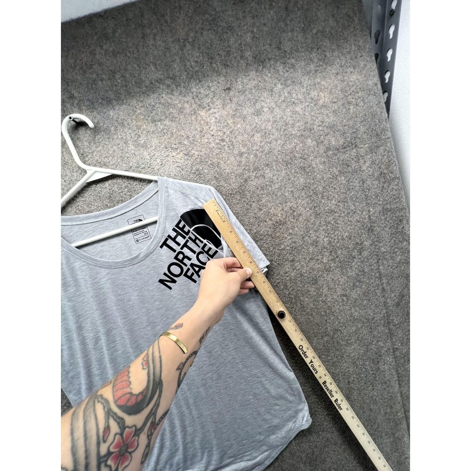 The North Face The North Face Shirt Womens Small Gray FlashDry Scoop Neck Short Sleeve Top Size S / US 4 / IT 40 - 5 Thumbnail