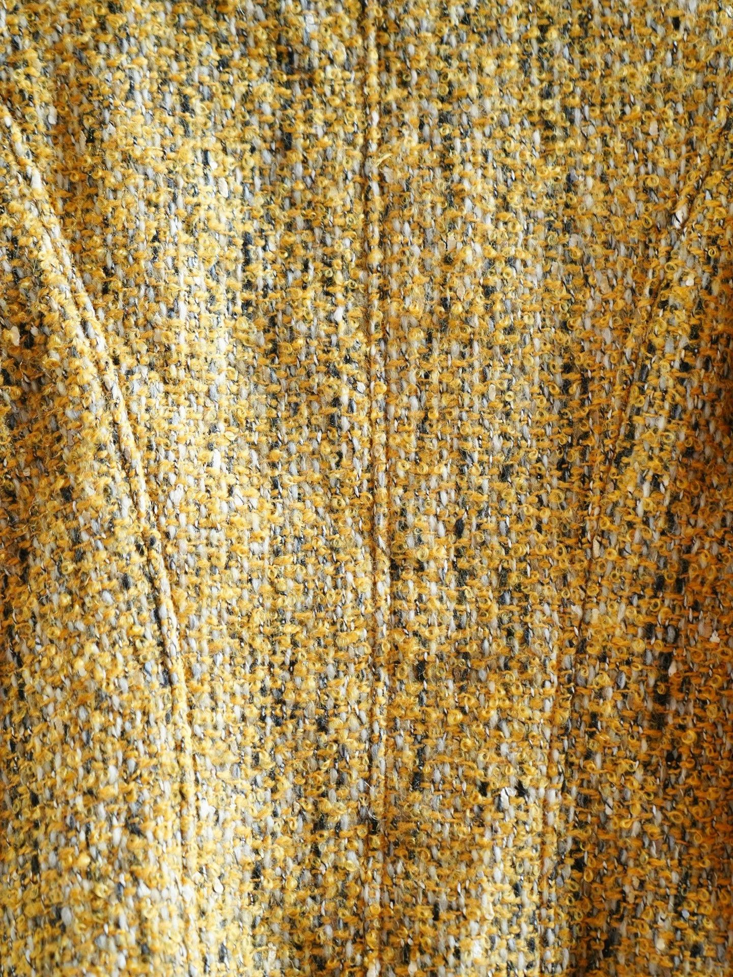 Emanuel Ungaro Ungaro Vintage Tweed Velvet Collar Blazer Mustard Size M / US 6-8 / IT 42-44 - 9 Thumbnail