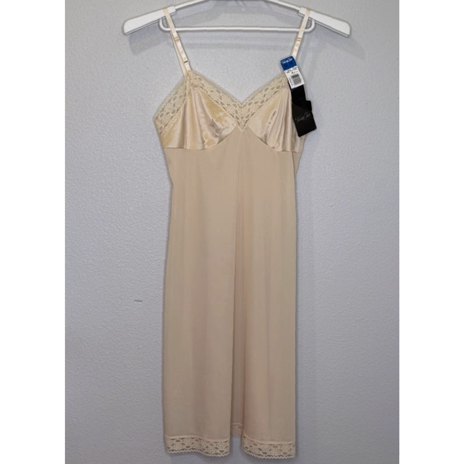 Vintage VINTAGE Vanity Fair Slip Knee Length 34 24" Beige Adjustable Strap Nylon NEW USA Womens Secret? <— stop Size ONE SIZE - 2 Thumbnail