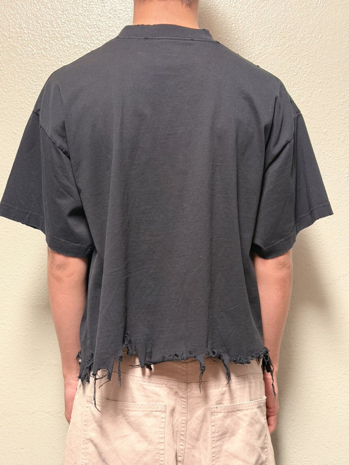 Balenciaga Balenciaga Cropped Ripped T shirt Size US S / EU 44-46 / 1 - 2 Thumbnail