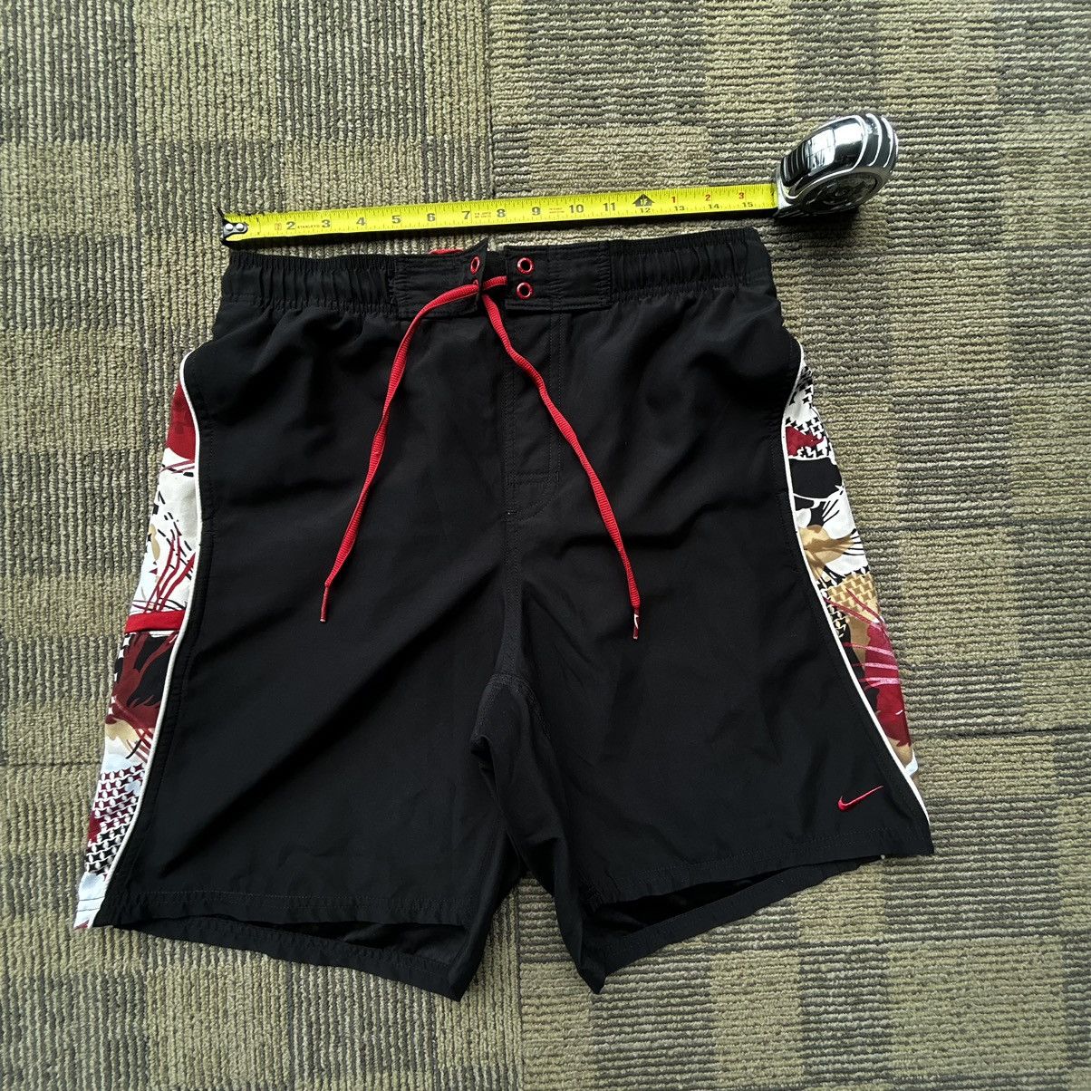 Nike Nike Vtg Y2K Black/ Red Embroidered Swoosh Shorts Size US 30 / EU 46 - 4 Thumbnail