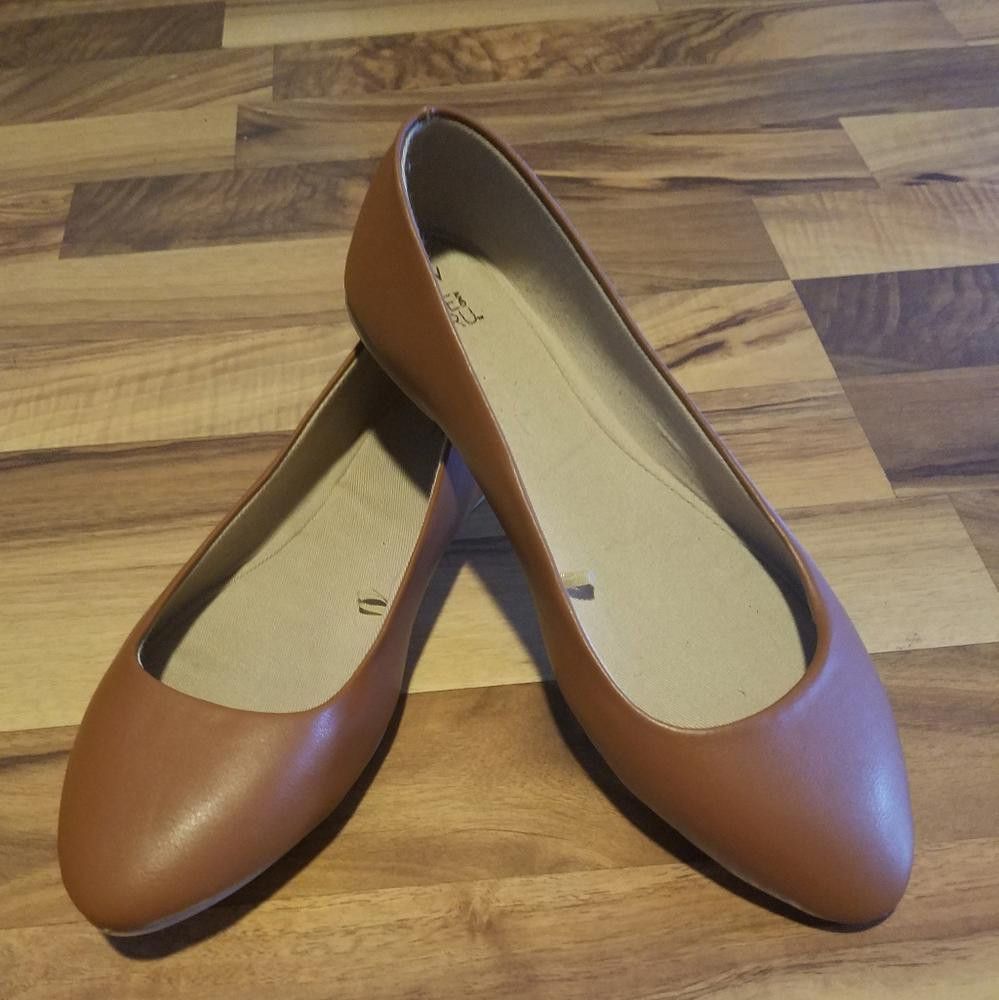 Designer NWOT Time and Tru Slip Ons Size 7 1/2 Wide Size US 7.5 / IT 37.5 - 1 Thumbnail