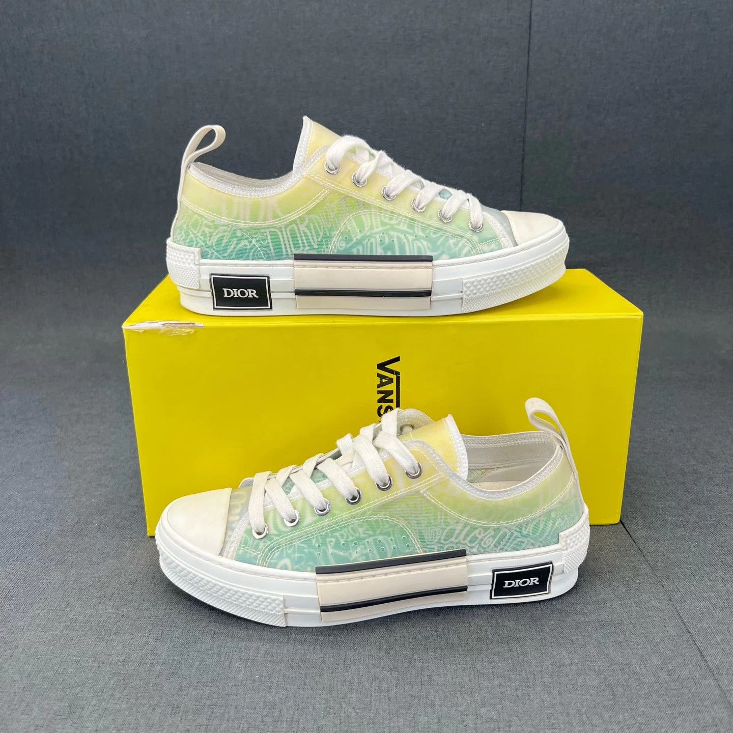Dior Dior B23 gradient green like new size 37 with box Size US 6 / IT 36 - 2 Thumbnail