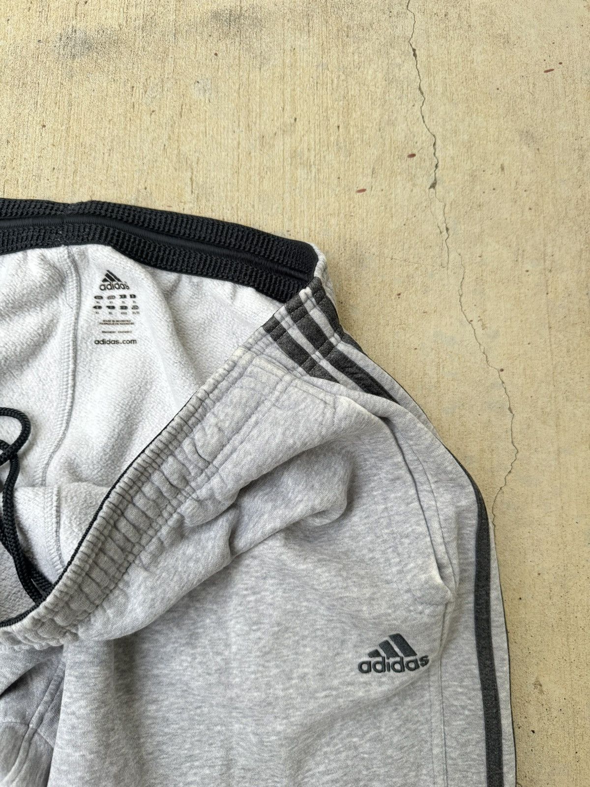 Adidas × Vintage Baggy adidas sweatpants Size US 38 / EU 54 - 2 Thumbnail