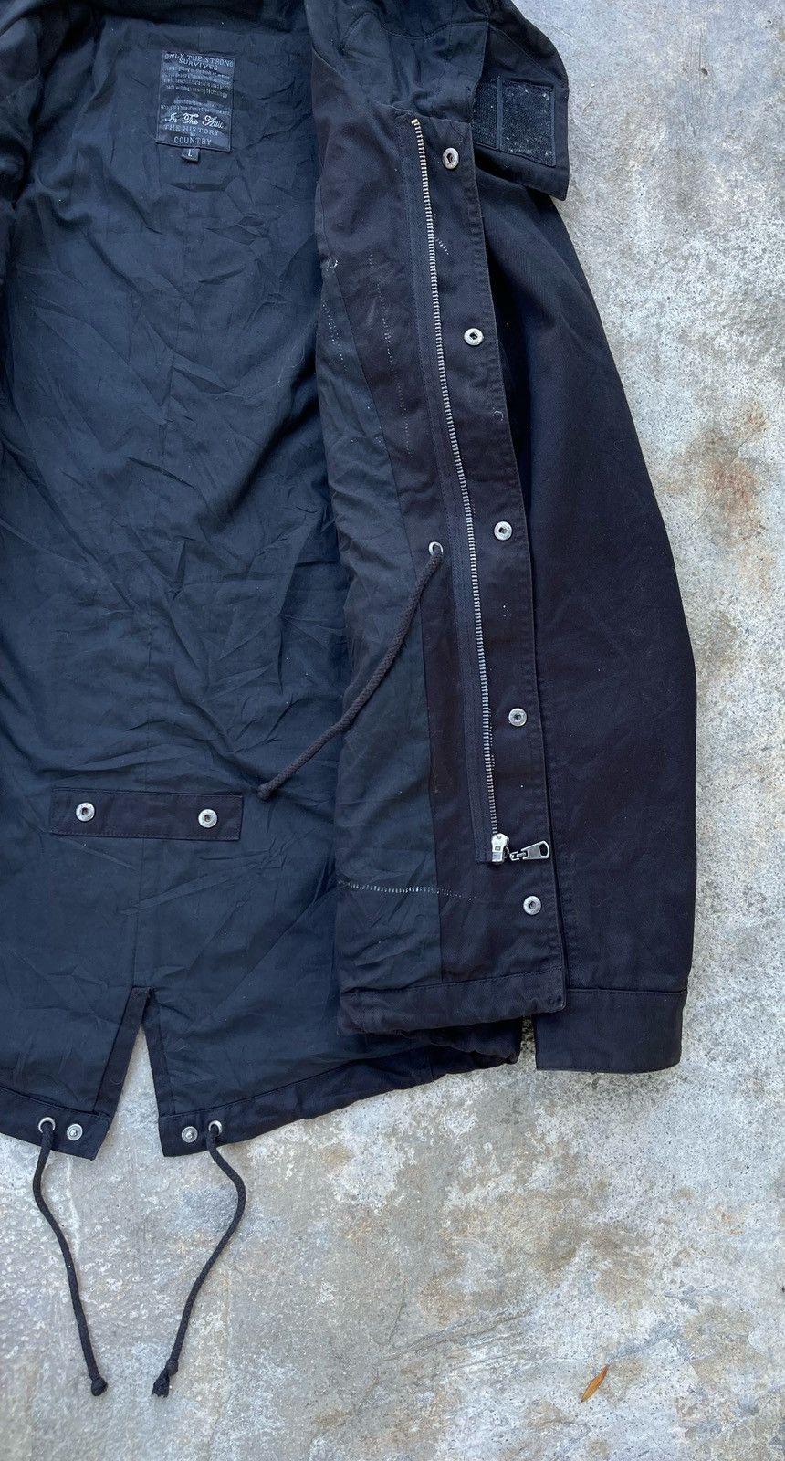 In The Attic × Japanese Brand × Le Grande Bleu (L.G.B.) 🔥Vintage In The Attic Black Survives Parka Jacket LGB Style Size US L / EU 52-54 / 3 - 11 Thumbnail