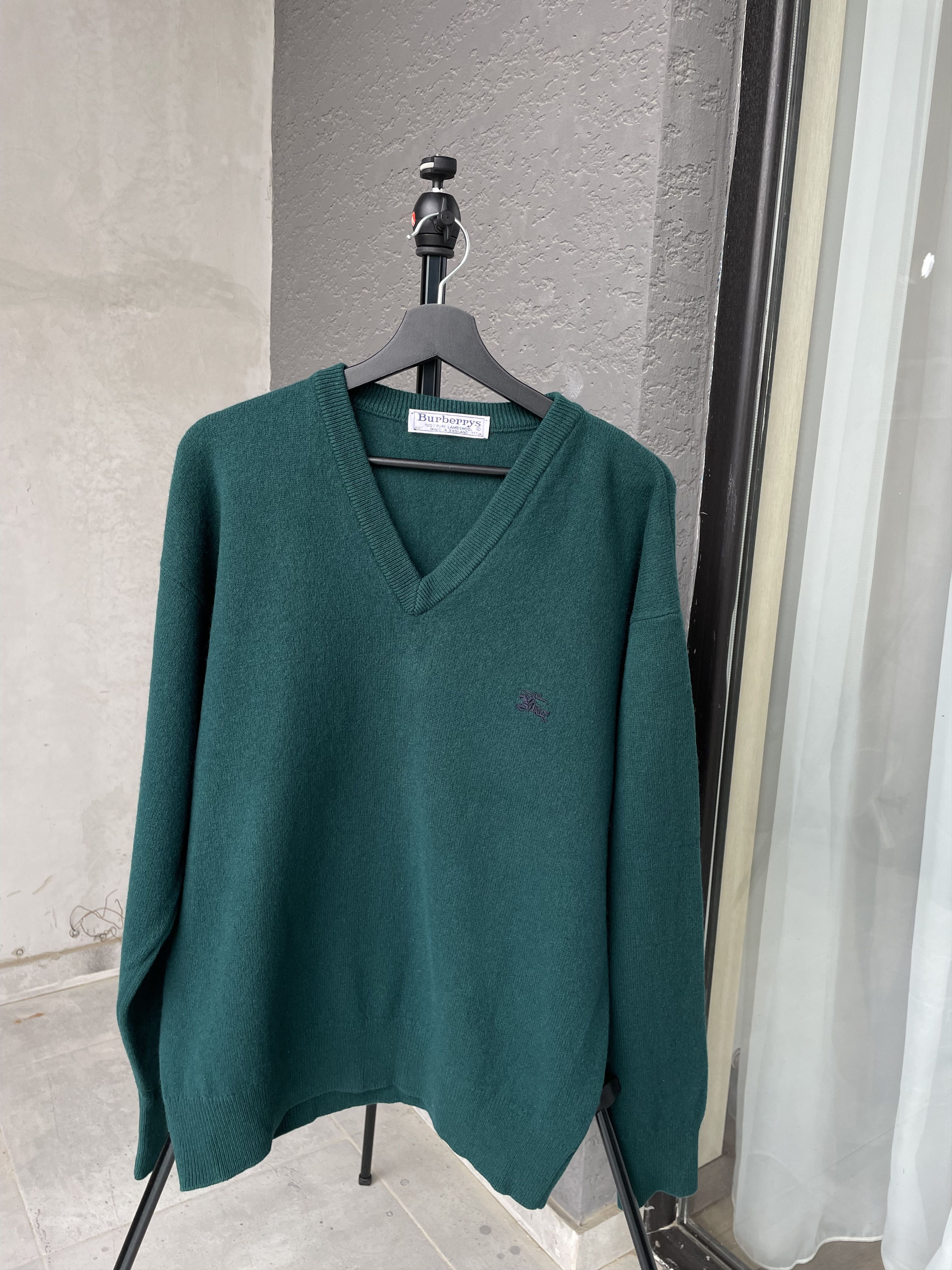 Burberry × Vintage Burberrys Sweater Knit Wool Jumper V-Neck Pullover Vintage Size US M / EU 48-50 / 2 - 1 Thumbnail