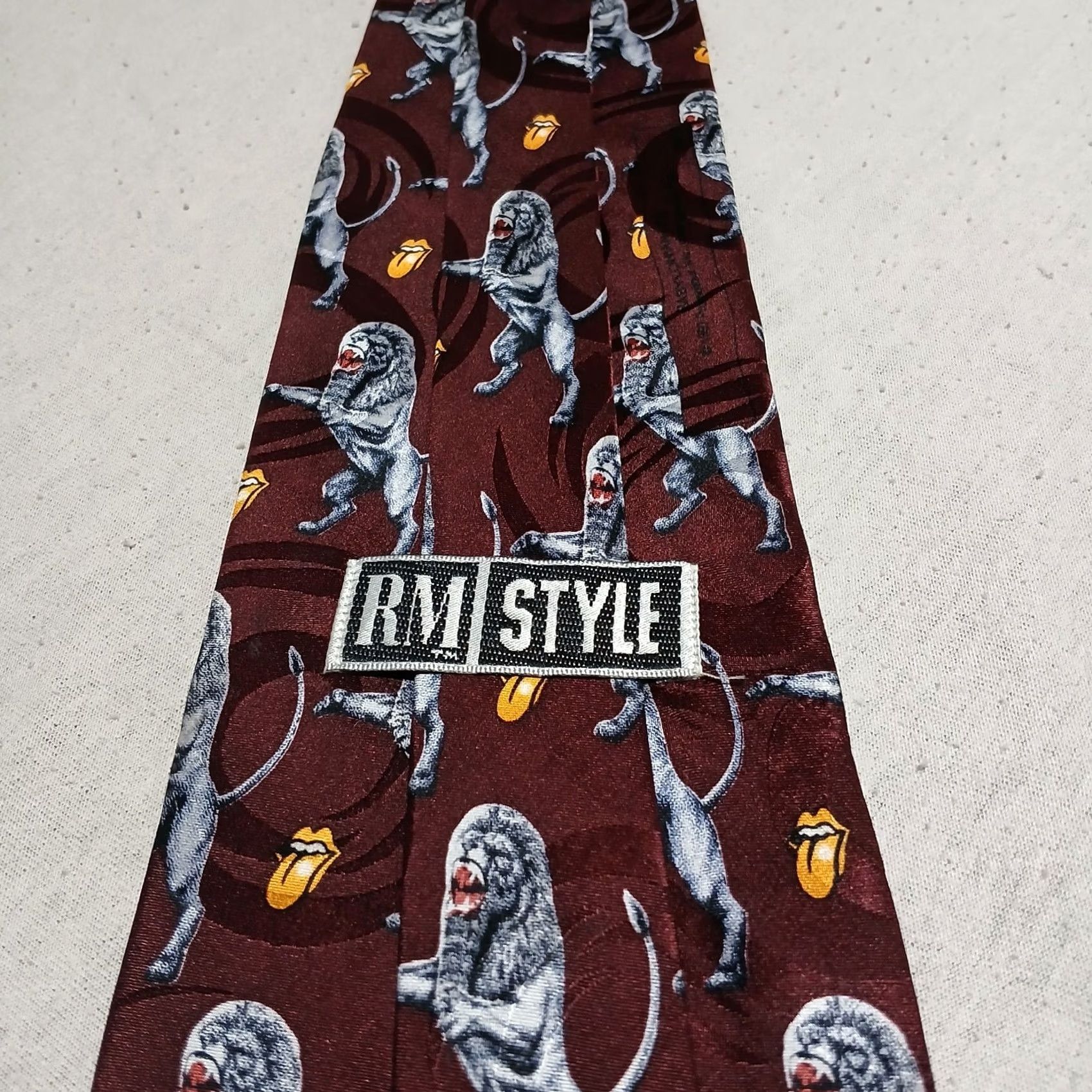 Vintage RM Style Men’s Necktie Burgundy Lion Mouth Tongue Out Pattern Silk 57-60 Adjustable Classic Length Red Designer Tie Men Size ONE SIZE - 4 Thumbnail