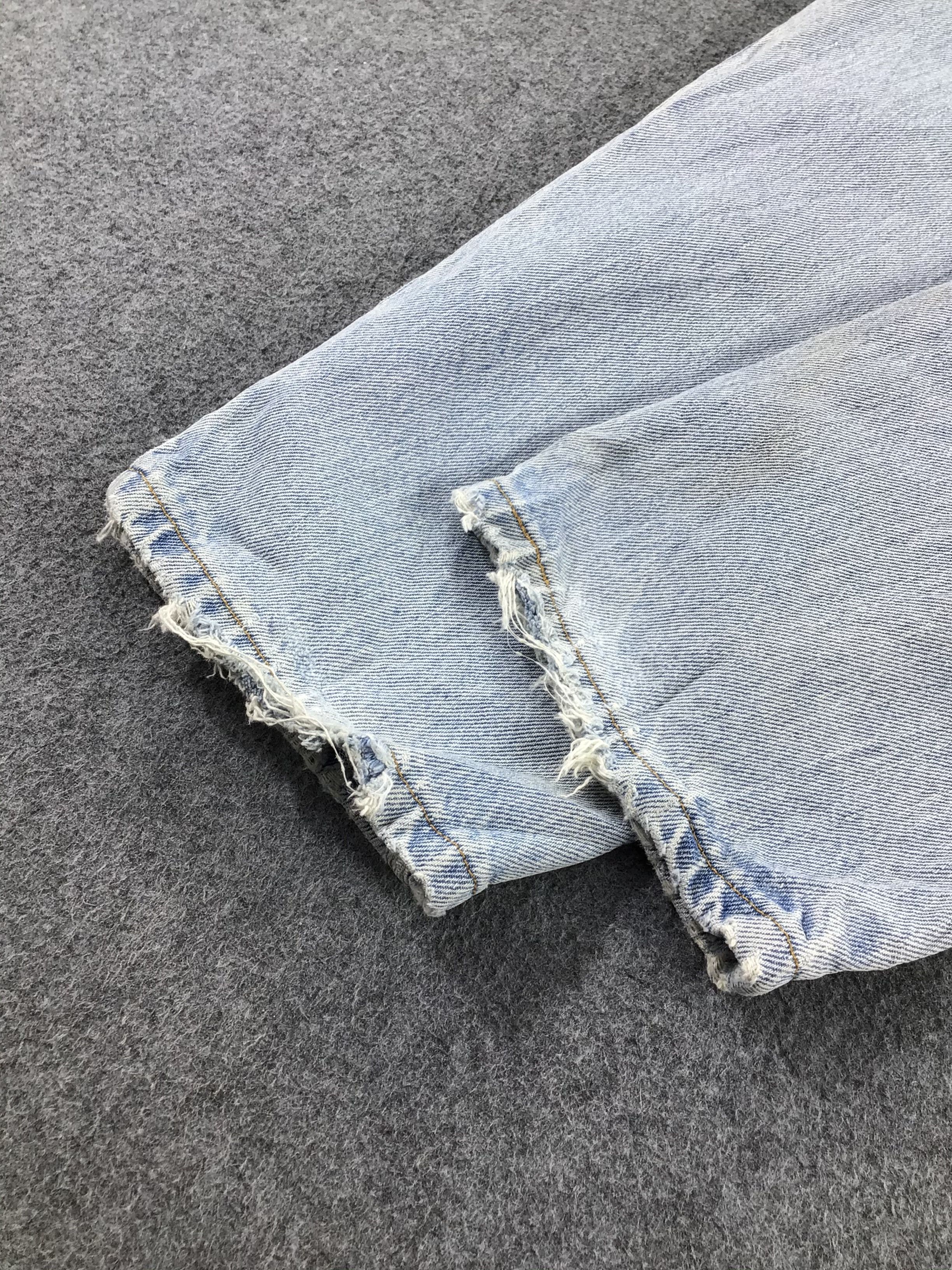 Levi's Vintage Levis 560 Jeans Light Wash Distress KJ267 Size US 34 / EU 50 - 6 Thumbnail