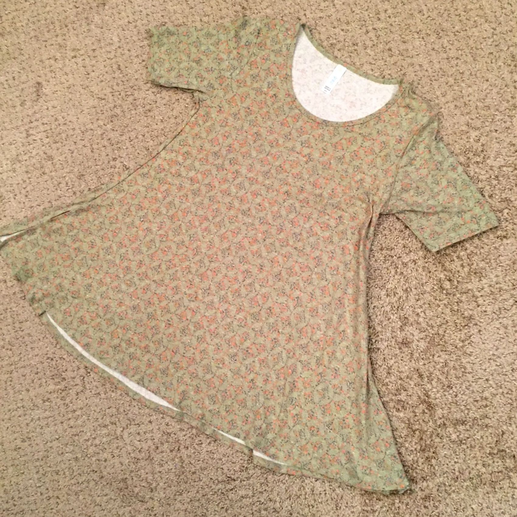 Vintage LuLaRoe Perfect T T-Shirt Womens XXS Green Floral Short Sleeve Tunic Top New Size XXS / US 00 / IT 34 - 2 Thumbnail
