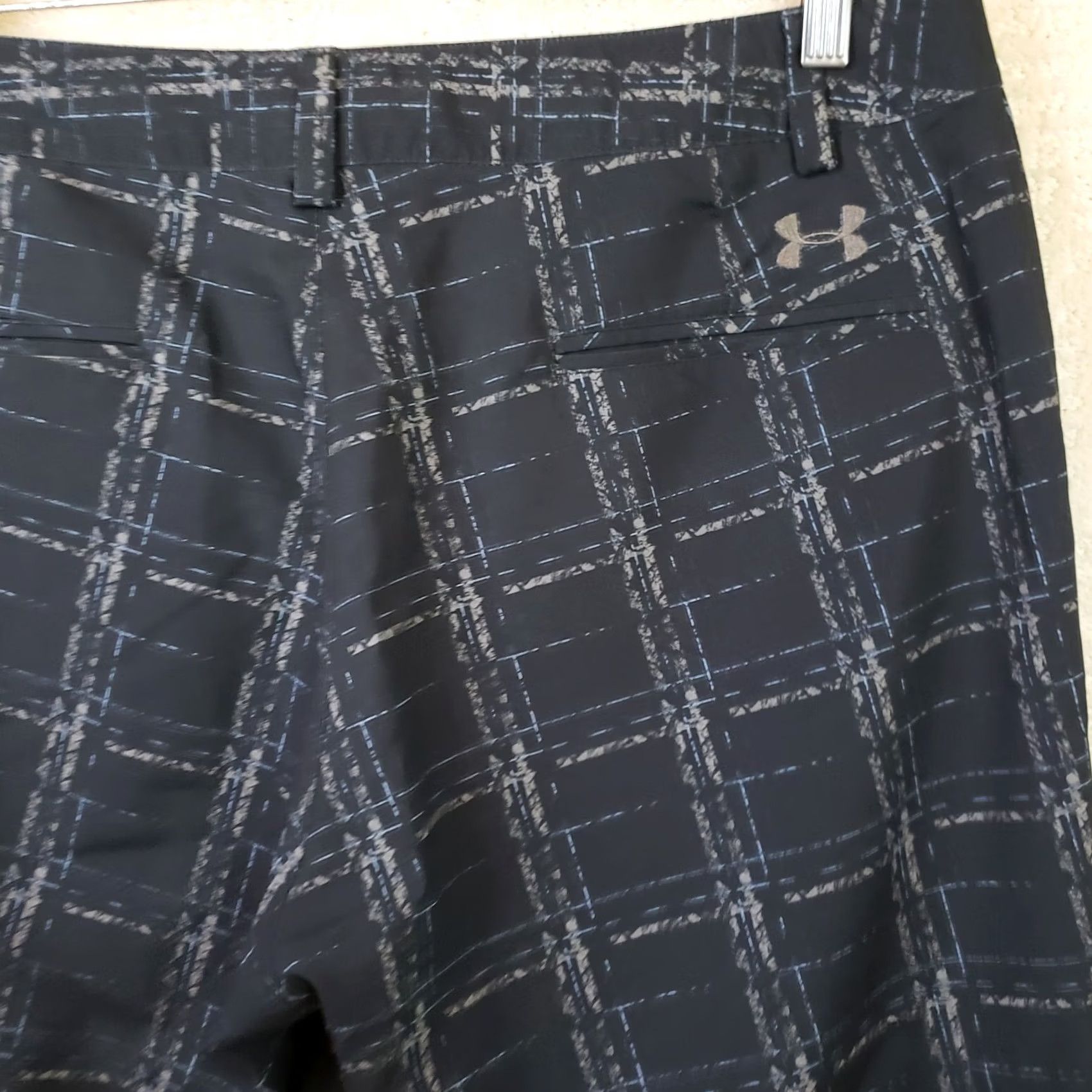 Under Armour Under Armour Shorts Mens 36 Black Gray Plaid 10" Inseam Golf Casual Chino Size US 36 / EU 52 - 7 Thumbnail