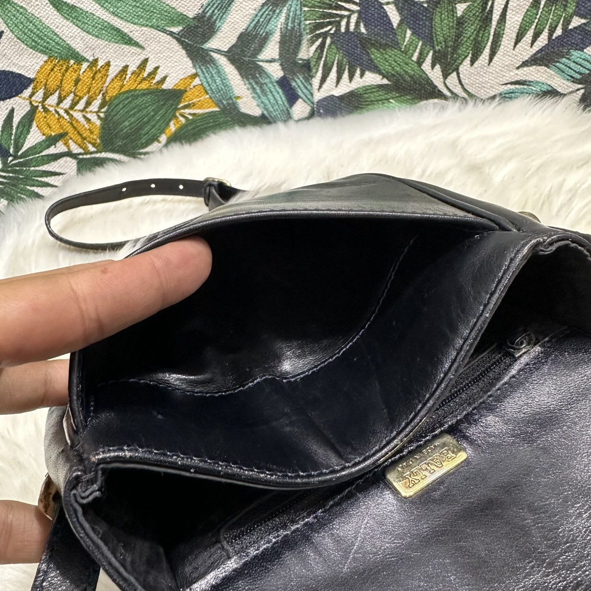 Bally Authentic BALLY Vtg. Leather Crossbody Bag Size ONE SIZE - 12 Thumbnail