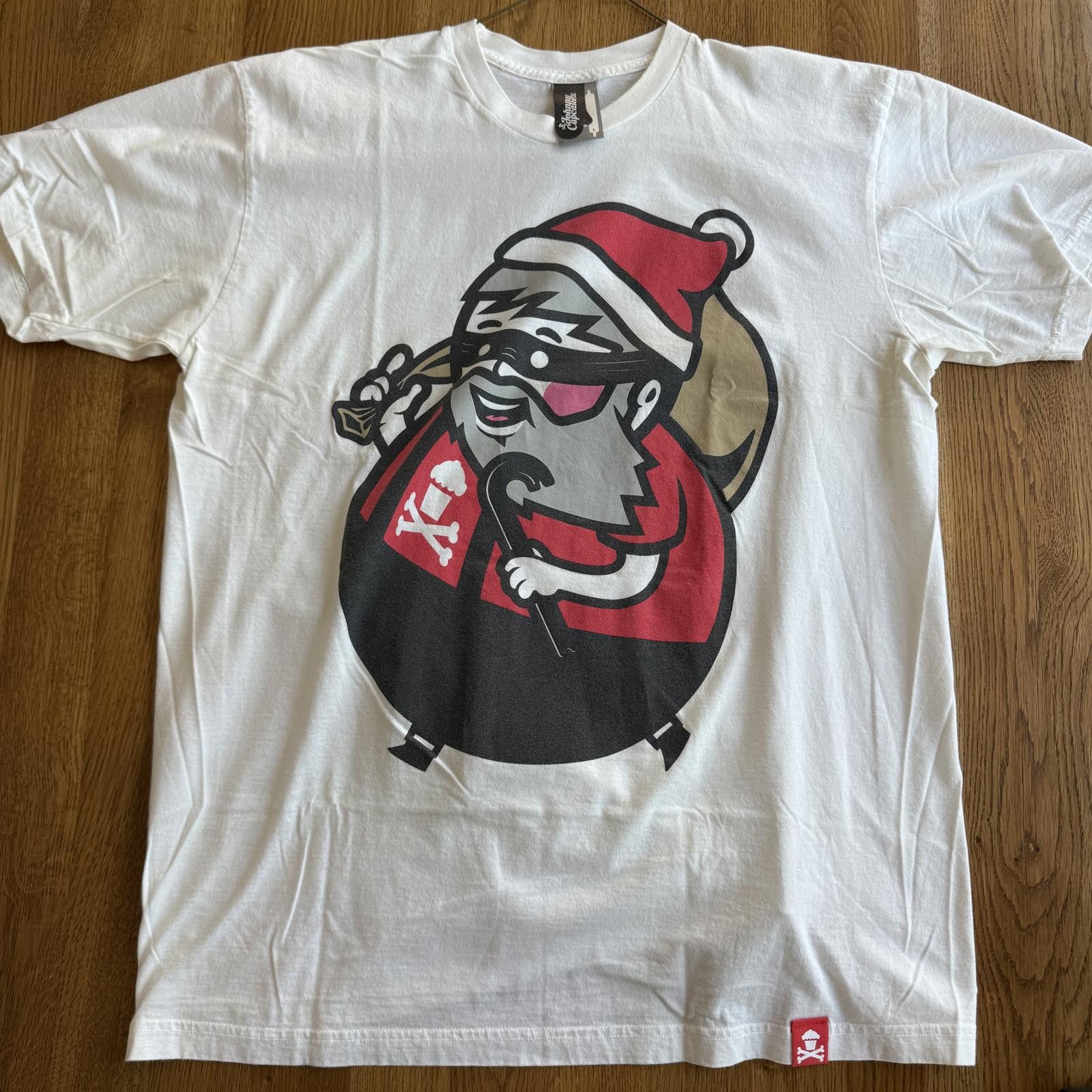 Unknown London Johnny Cupcakes Bad Santa Claus T-Shirt Vintage Vault Size L Size US L / EU 52-54 / 3 - 2 Thumbnail