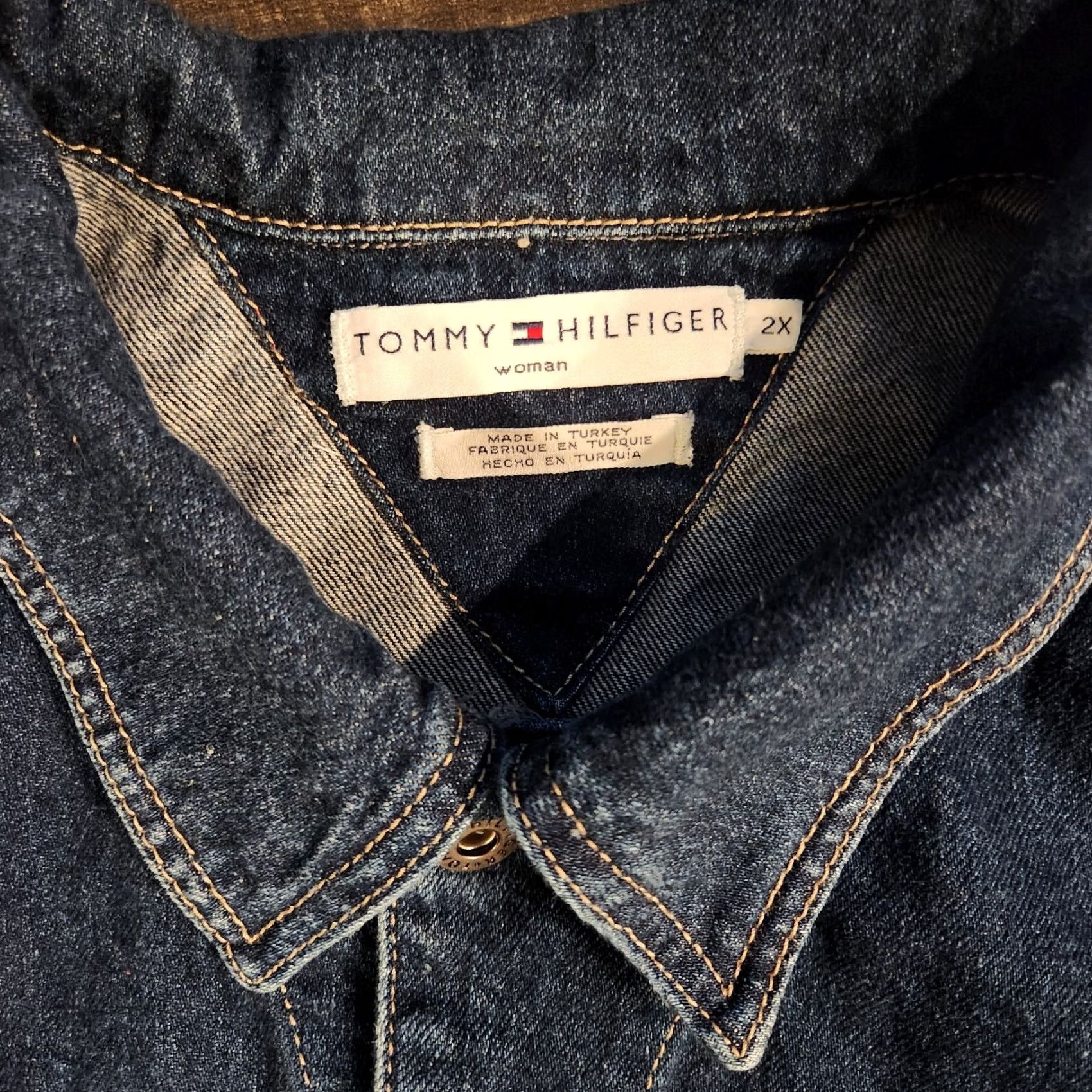 Tommy Hilfiger Tommy Hilfiger Jacket Womens 2XL Denim Trucker Button Up Dark Blue Blue Solid Long Sleeve Pockets Vintage 90s Mens Womens Girls? Size XXL / US 16-18 / IT 52-54 - 4 Thumbnail