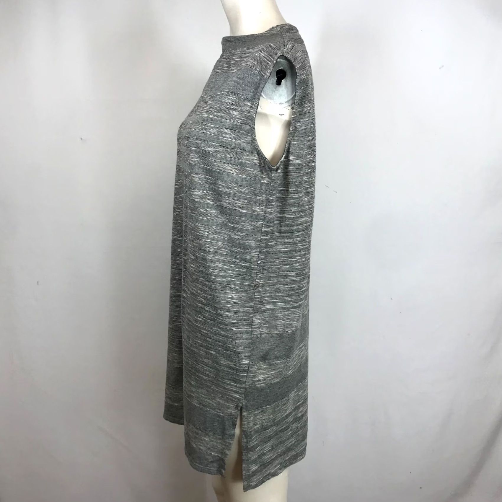 Vintage W0MEN'S LARGE GRAY SLEEVELESS TUNIC TOP COTTON BLEND ROUND NECK Size US L / EU 52-54 / 3 - 6 Thumbnail