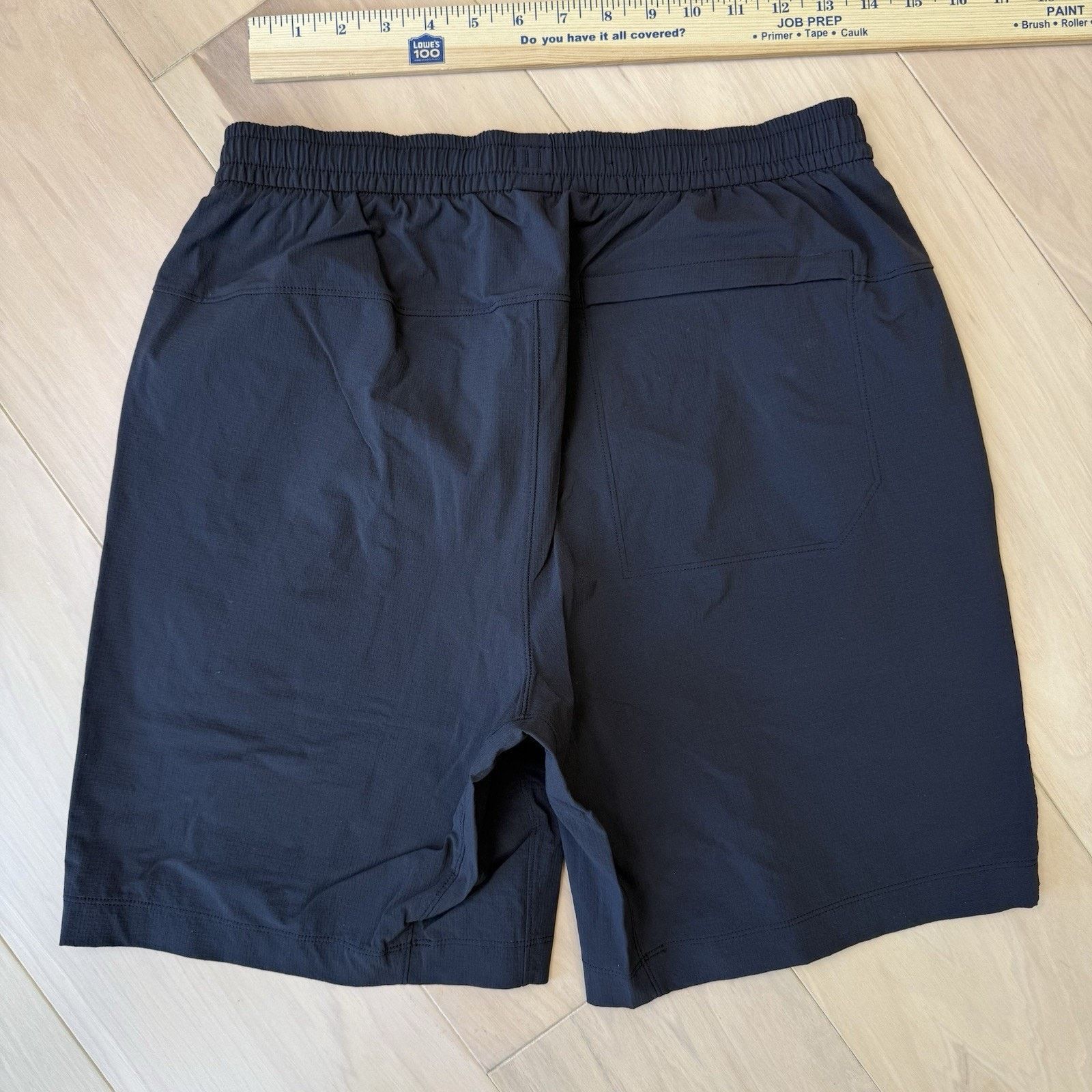 Lululemon Lululemon Bowline Shorts Medium Black Workout Athleisure Size US 29 - 8 Thumbnail