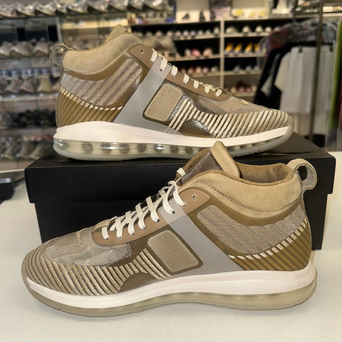 Nike Size 10 - Nike LeBron Icon QS x John Elliott Parachute 2019 Size US 10 / EU 43 - 2 Thumbnail
