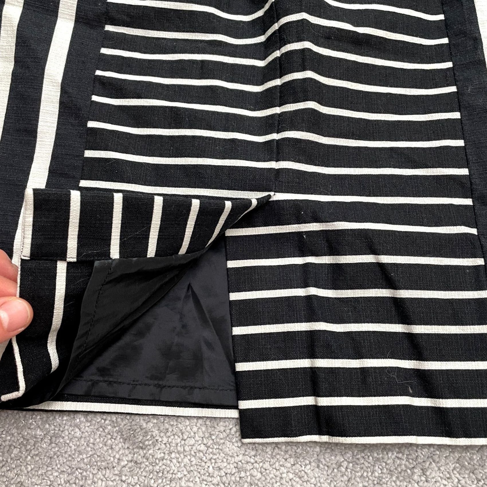 J.Crew J.Crew No. 2 Straight Pencil Skirt Women 00 Black White Striped Knee Length Slit Size 24" / US 00 / IT 34 - 4 Thumbnail
