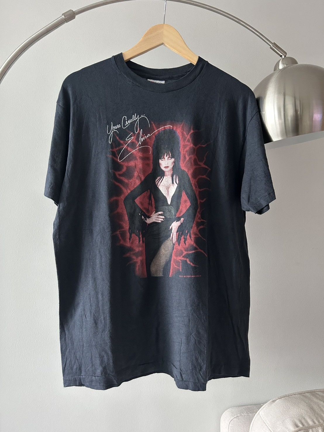 Vintage Elvira: Mistress of the Dark t shirt 80’ Size US XL / EU 56 / 4 - 1 Thumbnail