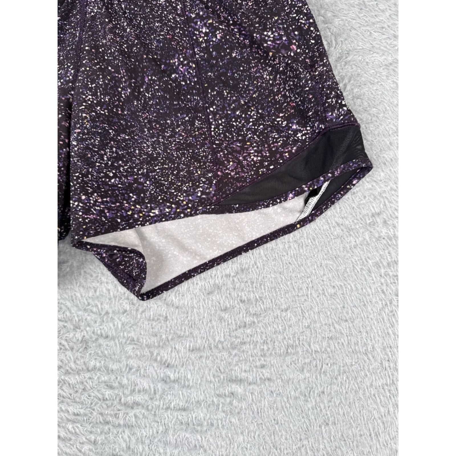Lululemon Lululemon Shorts Women 4 Black Hotty Hot Short II 4" Swift Fabric Activewear Womens W7AIST Size 27" / US 4 / IT 40 - 2 Thumbnail