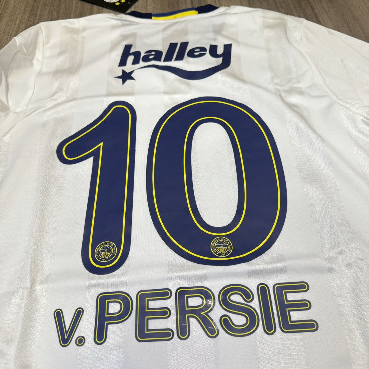 Adidas Fenerbahce 16/17 away shirt #10 V.Persie (bnwt) Size US L / EU 52-54 / 3 - 4 Thumbnail