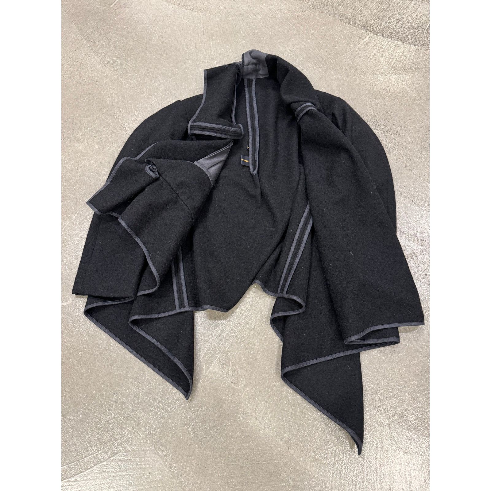Comme des Garcons 1990s Comme des Garçons asymmetrical wool jacket Size US M / EU 48-50 / 2 - 2 Thumbnail