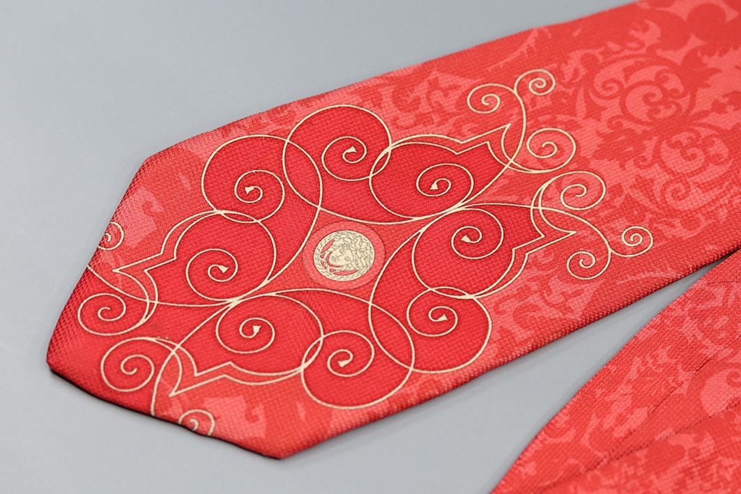 Versace × Vintage Versace Red Baroque Silk Tie with Medusa Emblem Size ONE SIZE - 9 Thumbnail
