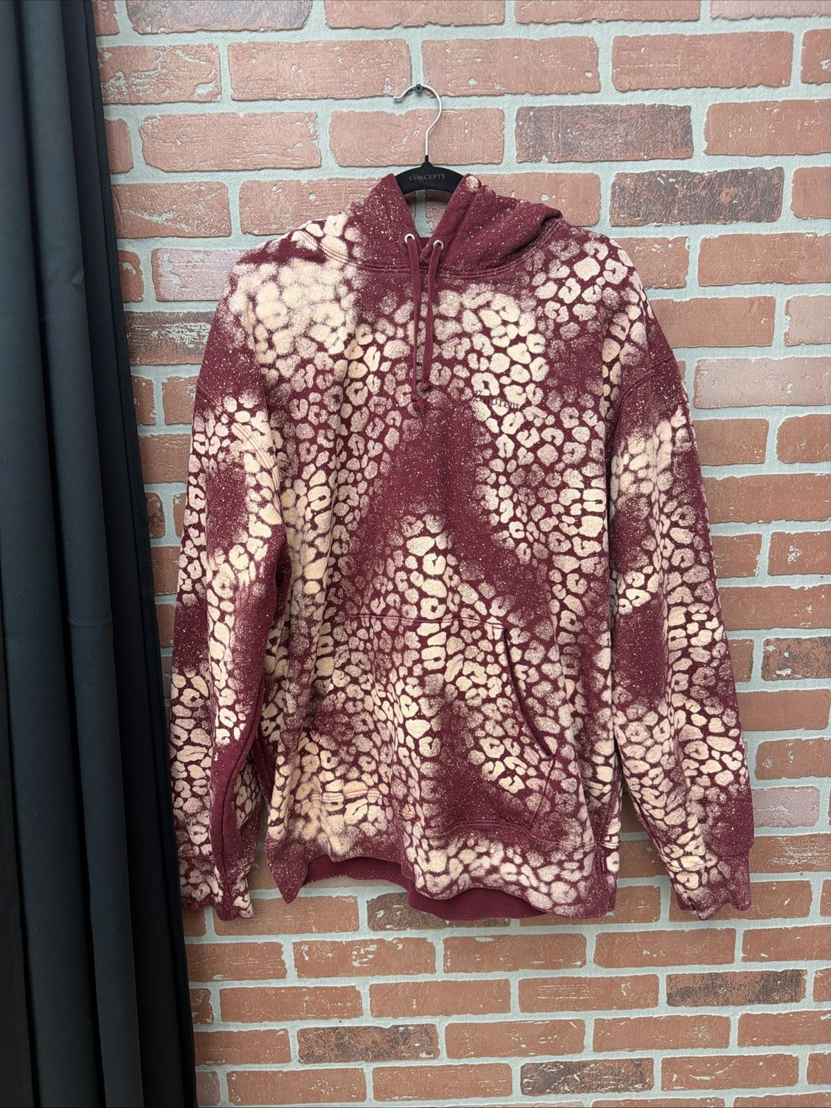 Supreme Supreme Bleached Leopard Hoodie Size Xl Used Quick Shipping Size US XL / EU 56 / 4 - 2 Thumbnail