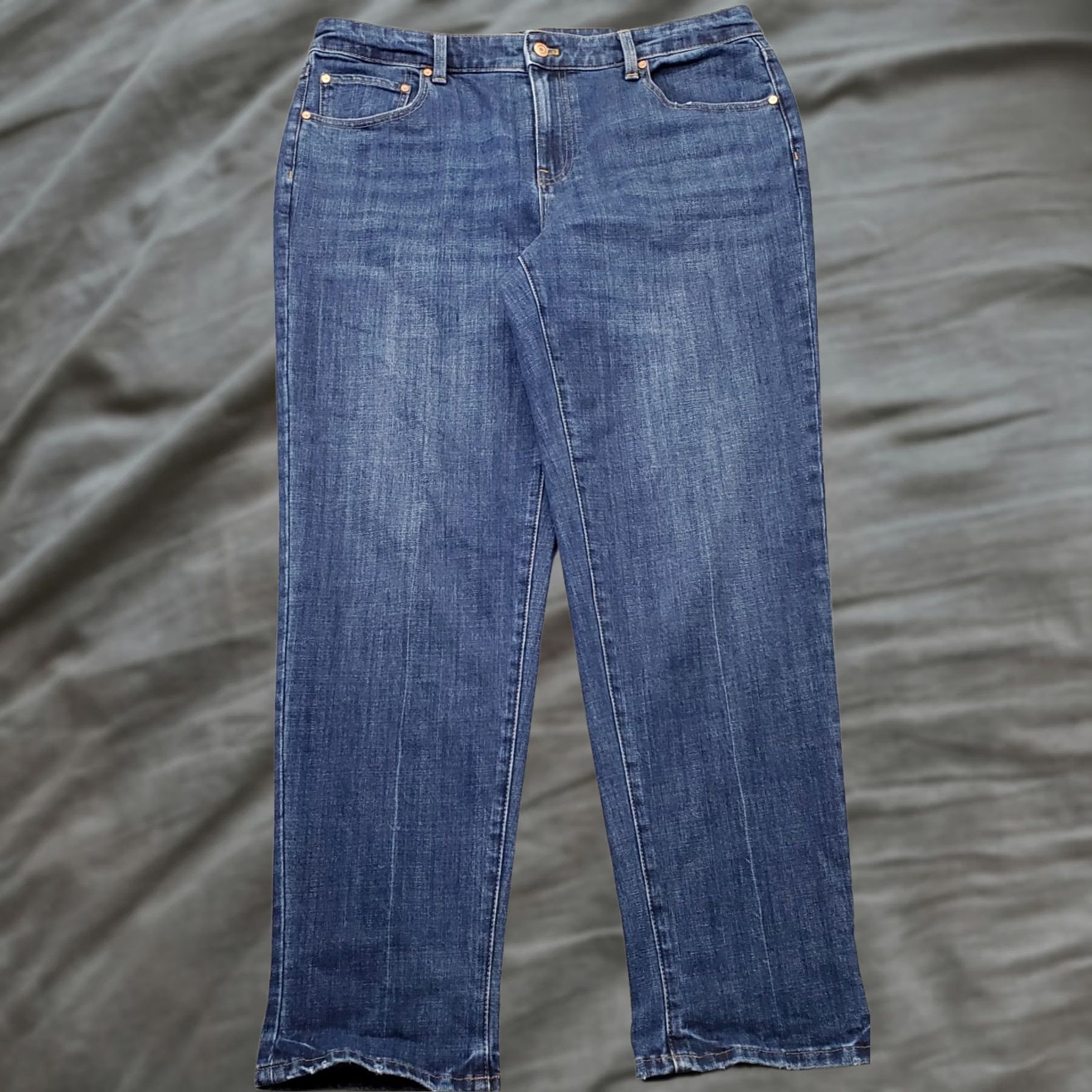 Talbots Talbots Everyday Jeans Womens 12 Blue Denim Relaxed Fit Tapered Leg Medium Wash Jeans 12 Womens Blue Denim Talbots Jeans Relaxed 5-Pocket Size 34" / US 12 / IT 48 - 1 Thumbnail