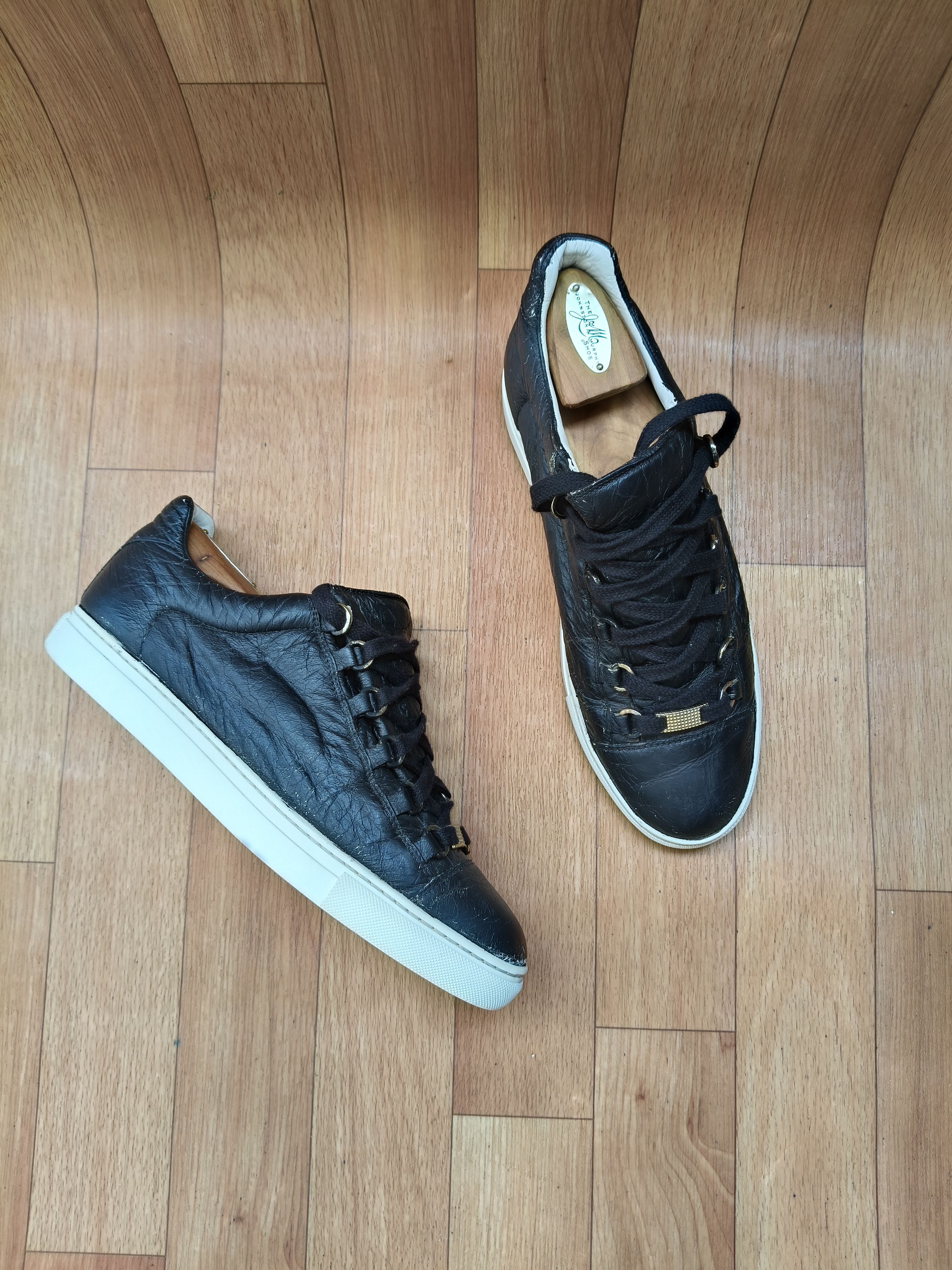 Balenciaga BALENCIAGA ARENA CRACKED EFFECT LOW TOP SNEAKERS Size US 7.5 / EU 40-41 - 10 Thumbnail