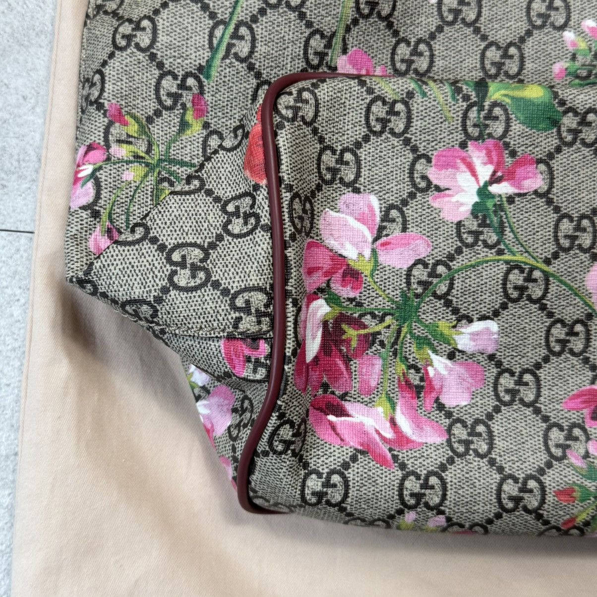 Gucci Gucci Supreme Flower Tote Bag Size ONE SIZE - 6 Thumbnail