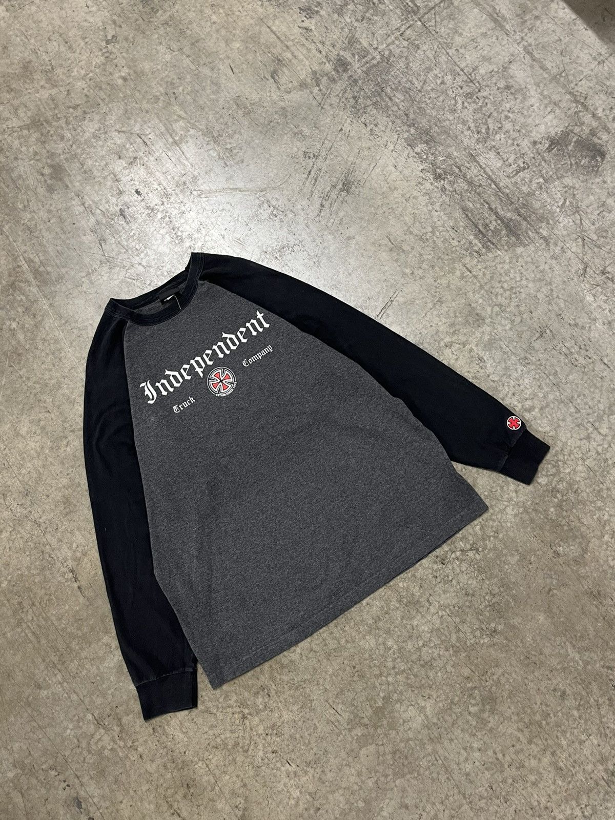 Independent Truck Co. × Vintage Independent truck co vintage longsleeve two tone tee rare Size US L / EU 52-54 / 3 - 2 Thumbnail