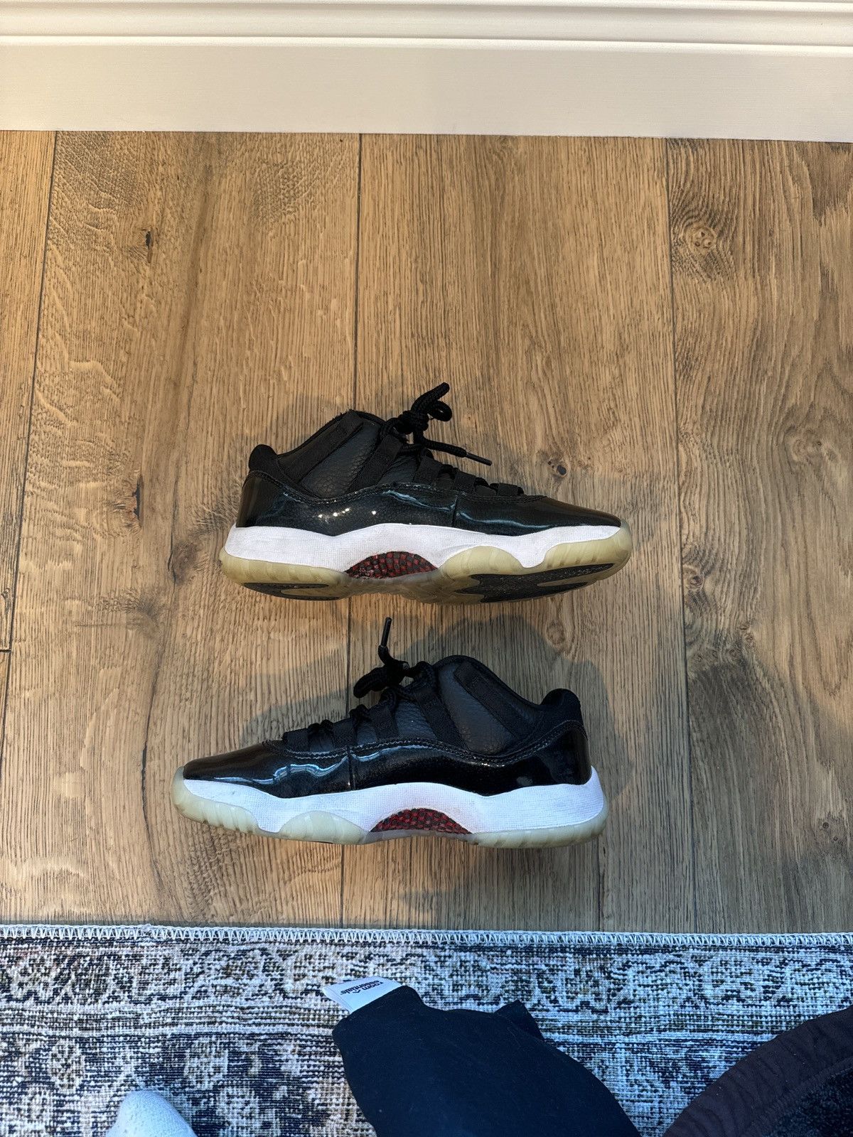 Jordan Brand × Nike Jordan 11 low 72-10 Size US 6 / EU 39 - 2 Thumbnail